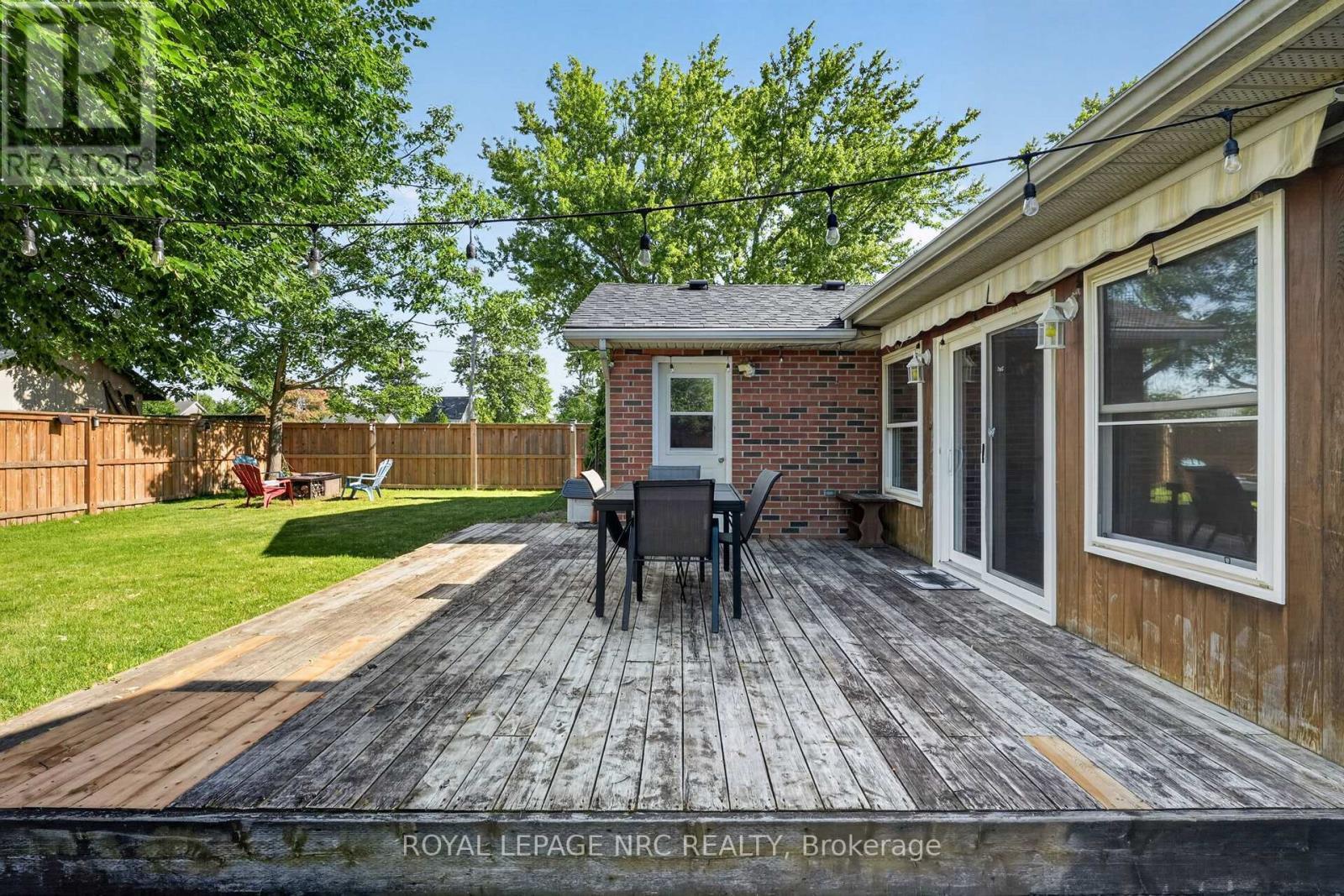 












979 CRESCENT ROAD

,
Fort Erie (Crescent Park),




Ontario
L2A4R6

