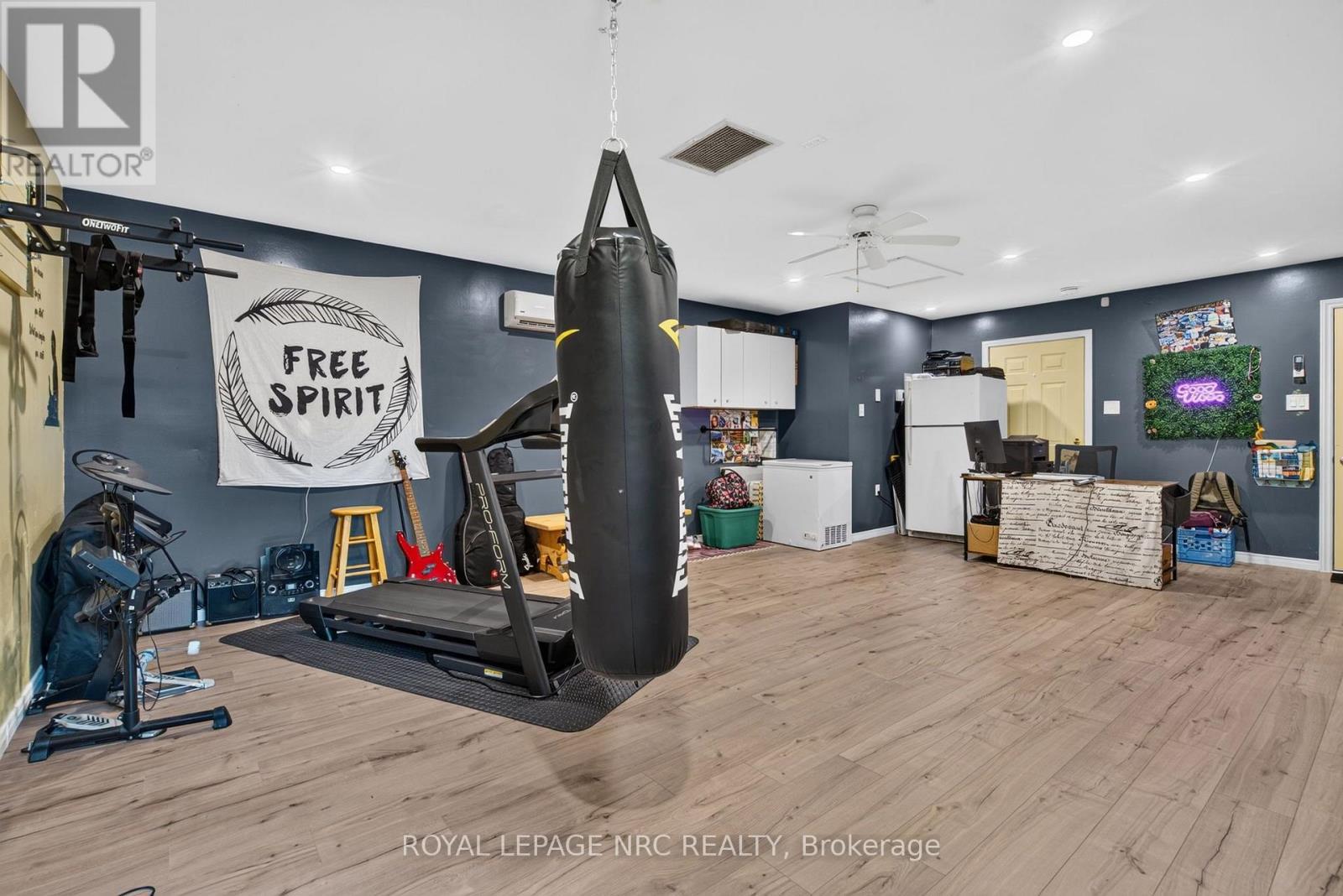 












979 CRESCENT ROAD

,
Fort Erie (Crescent Park),




Ontario
L2A4R6

