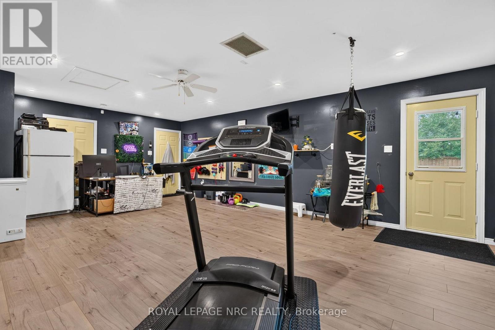 












979 CRESCENT ROAD

,
Fort Erie (Crescent Park),




Ontario
L2A4R6

