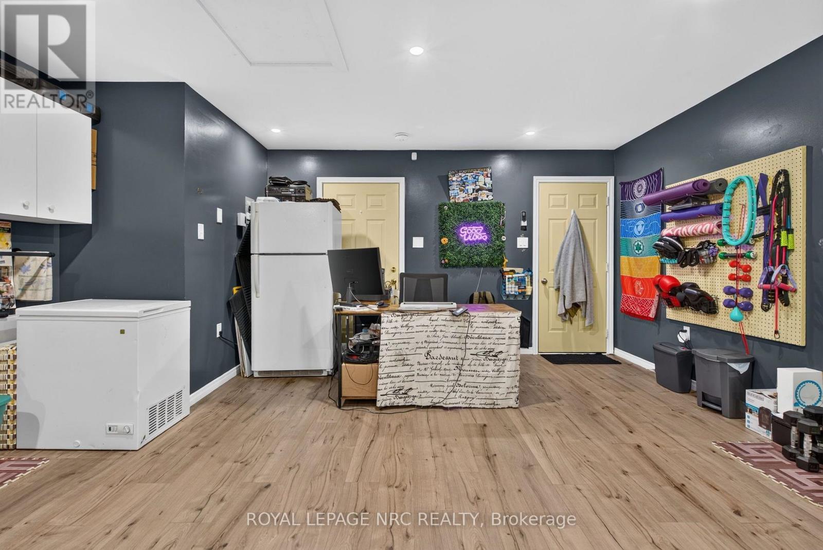 












979 CRESCENT ROAD

,
Fort Erie (Crescent Park),




Ontario
L2A4R6

