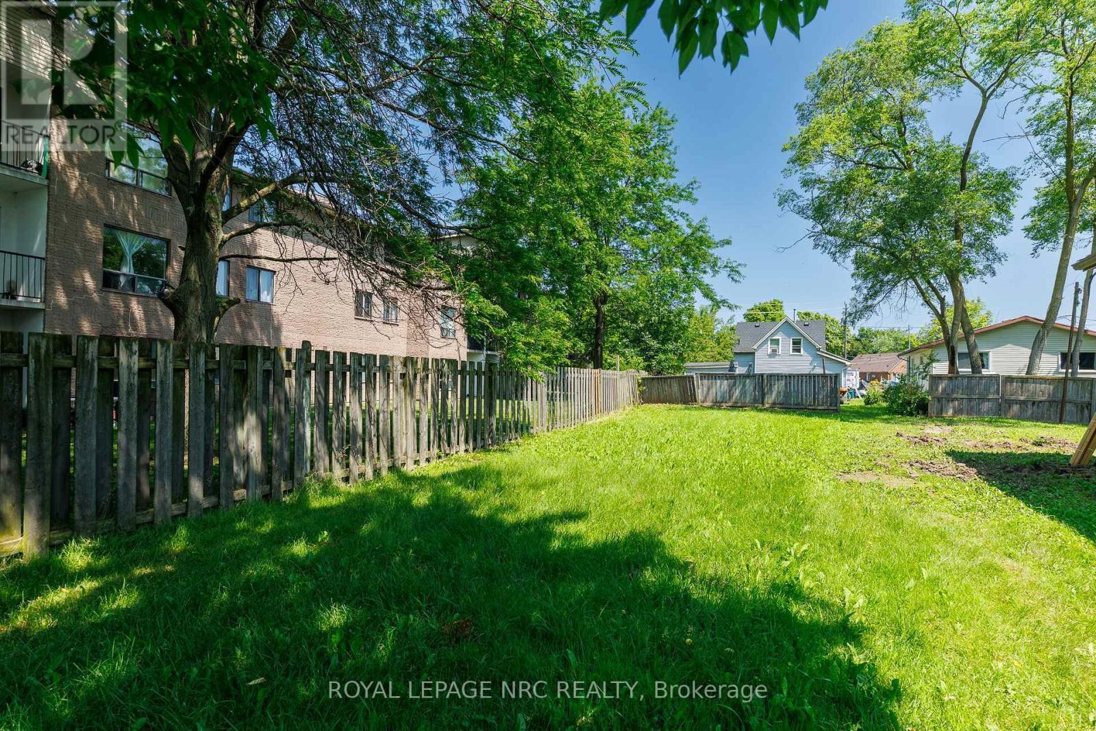 












1 CUMMING STREET

,
St. Catharines (Western Hill),




Ontario
L2S1H6

