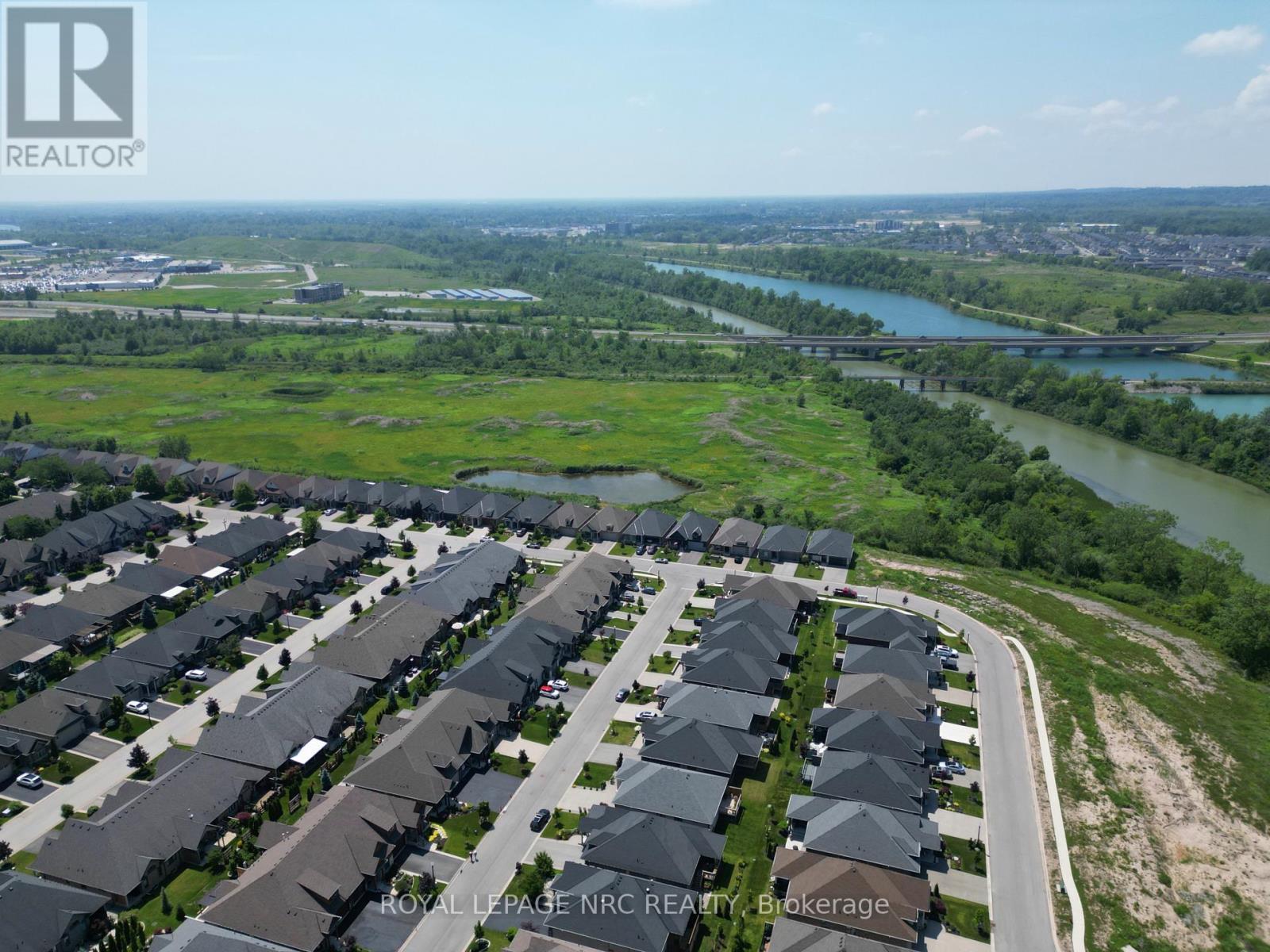 












53 CARRICK TRAIL

,
Welland (Hwy 406/Welland),




Ontario
L3B0E7

