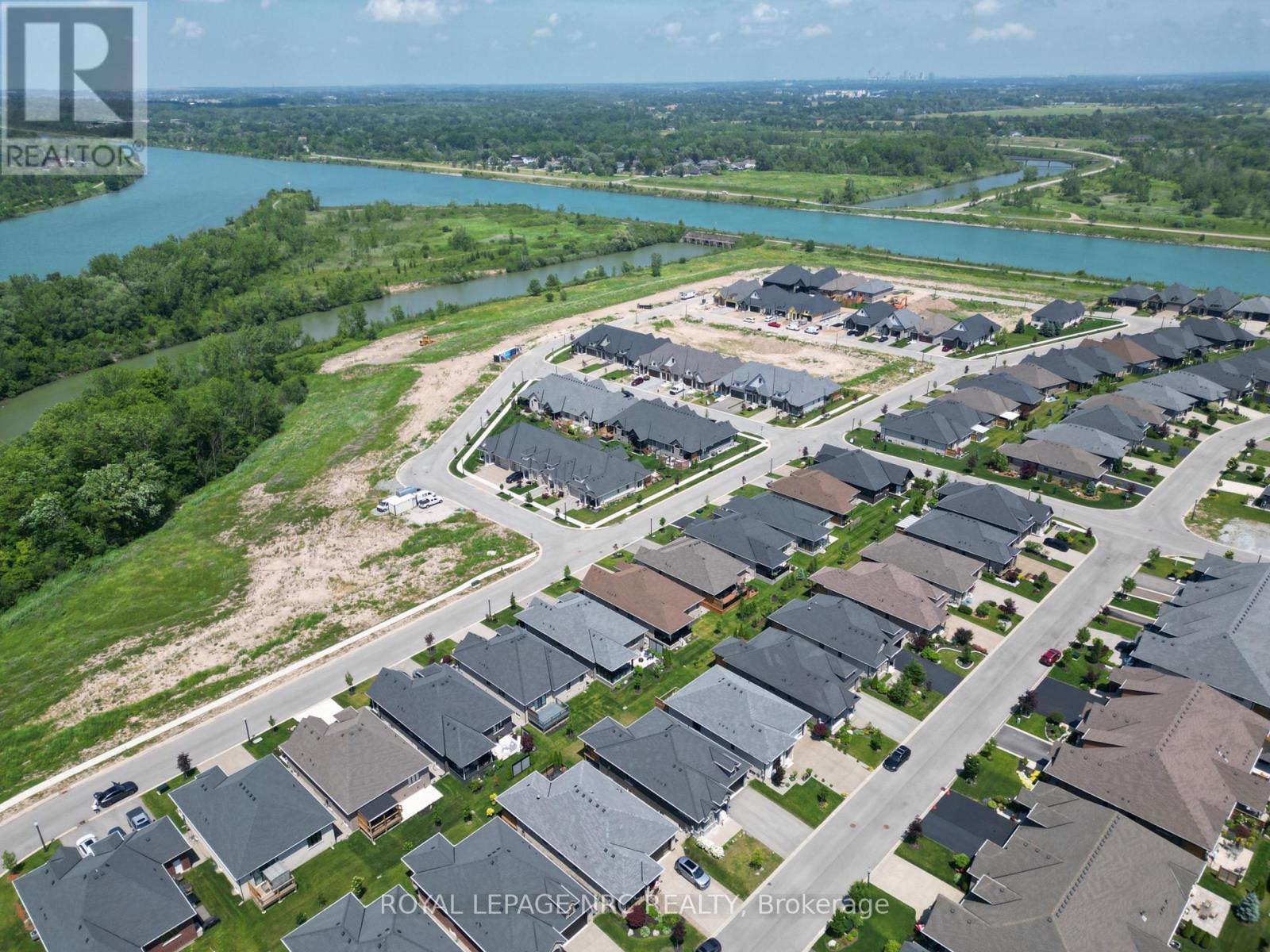 












53 CARRICK TRAIL

,
Welland (Hwy 406/Welland),




Ontario
L3B0E7

