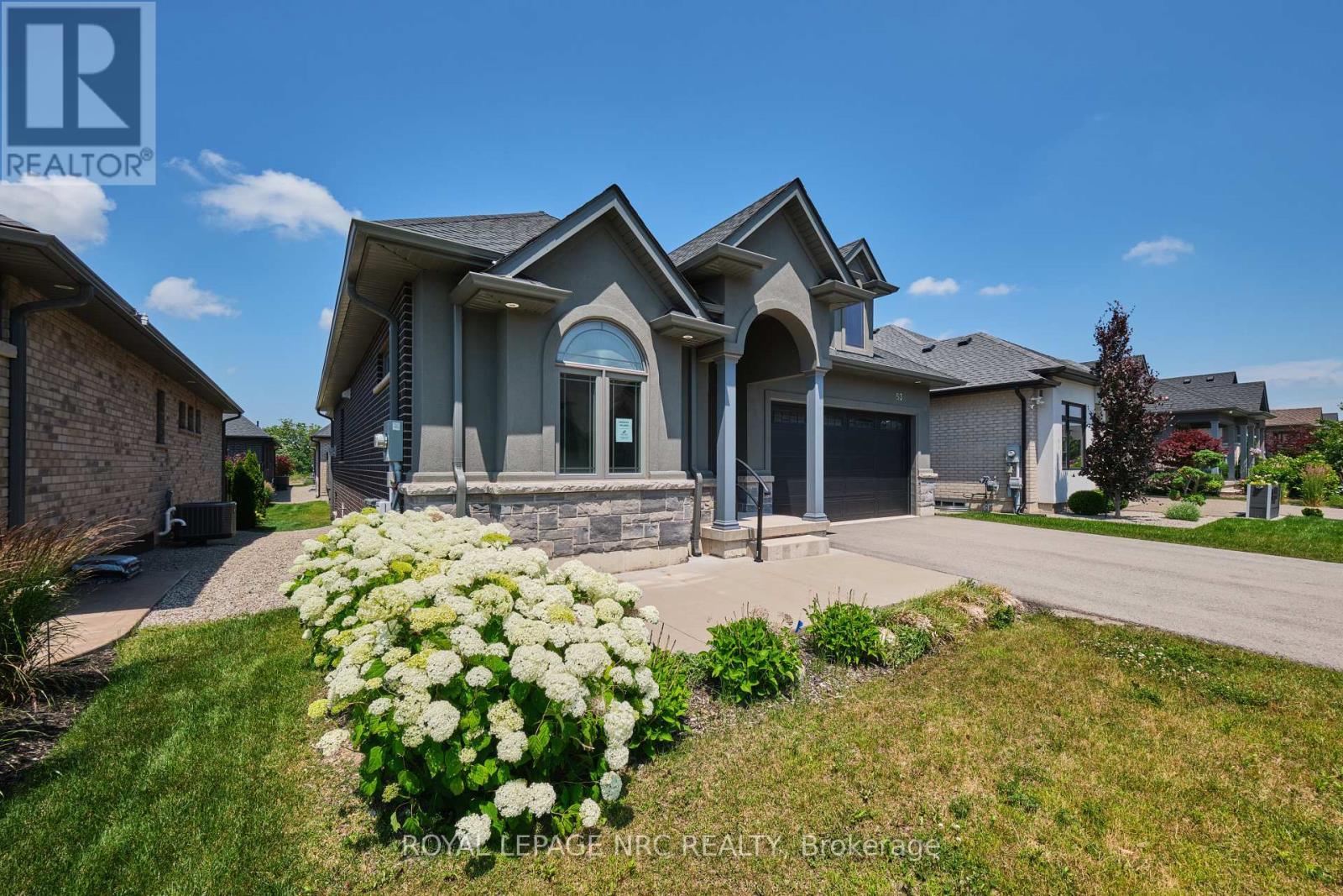 












53 CARRICK TRAIL

,
Welland (Hwy 406/Welland),




Ontario
L3B0E7

