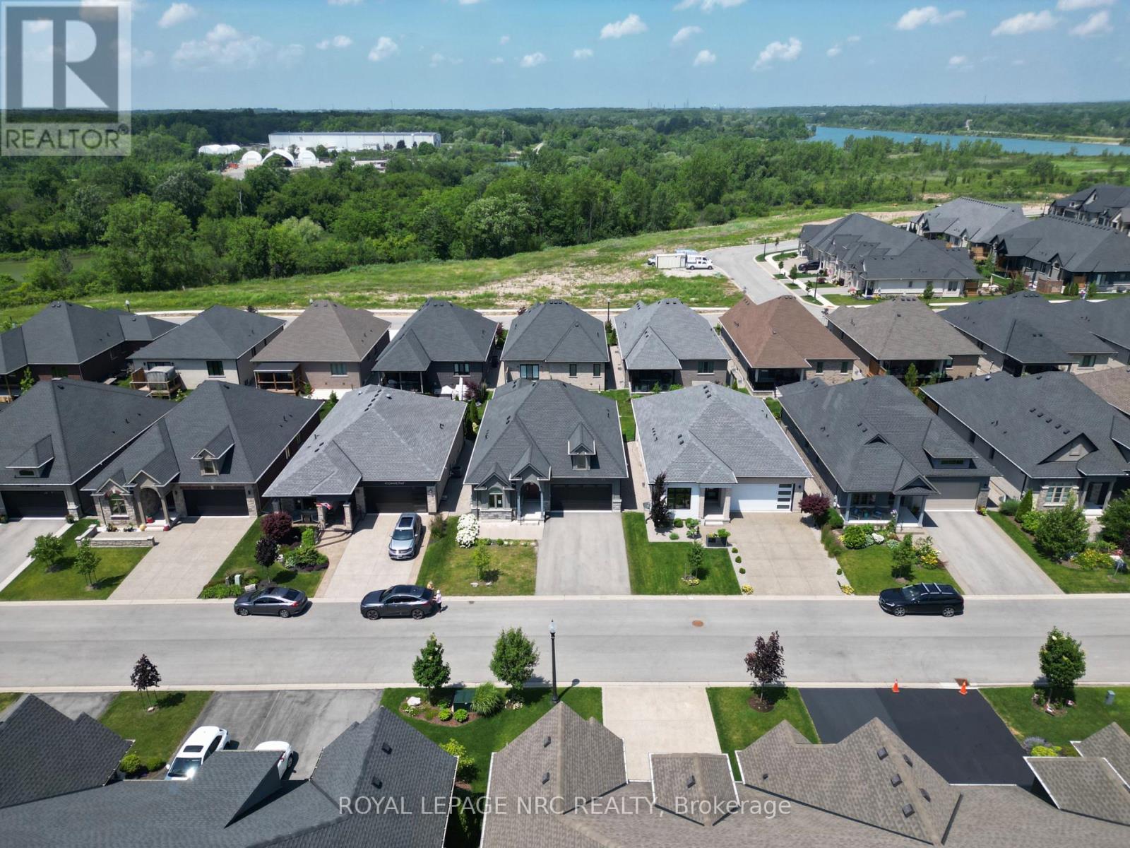 












53 CARRICK TRAIL

,
Welland (Hwy 406/Welland),




Ontario
L3B0E7

