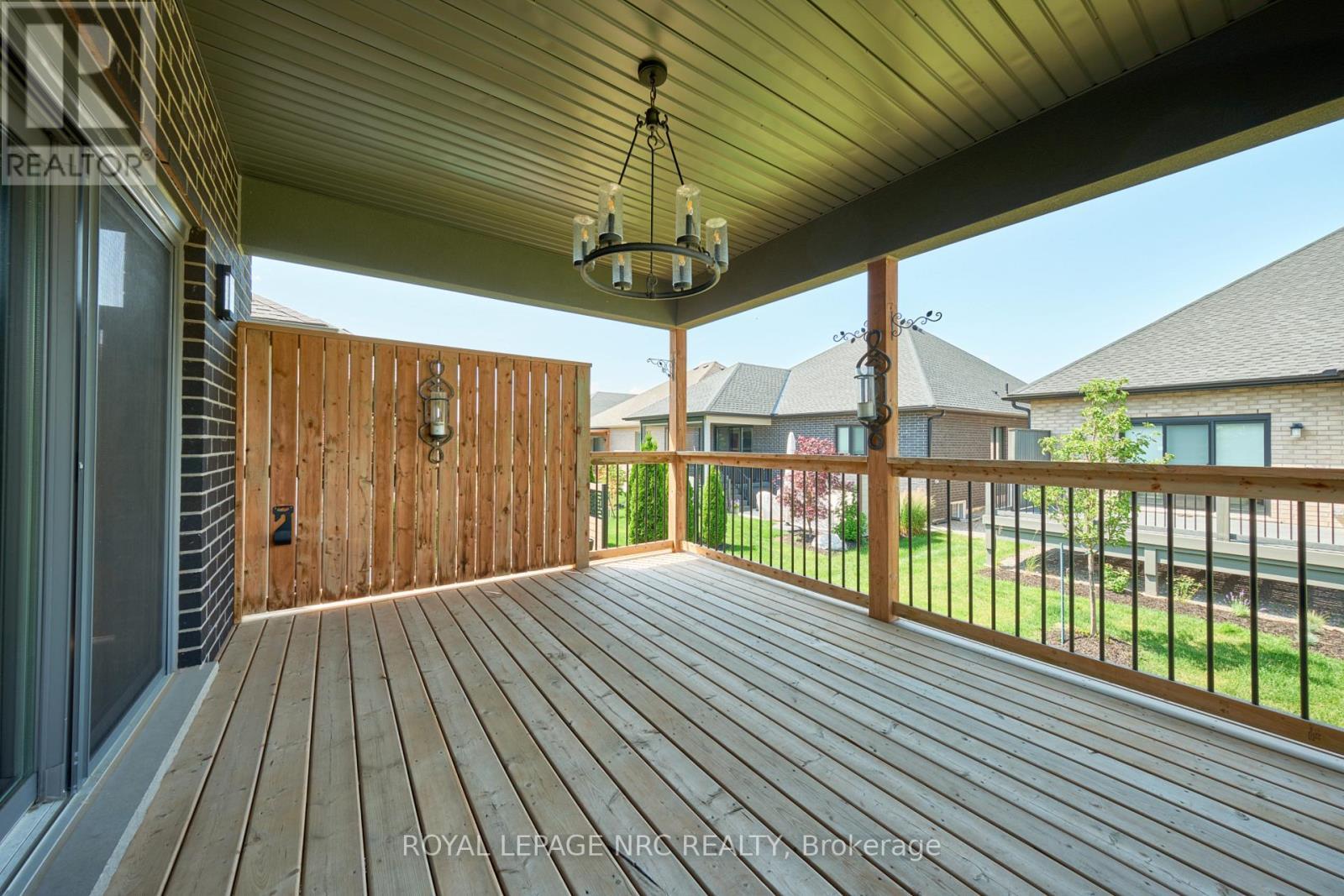 












53 CARRICK TRAIL

,
Welland (Hwy 406/Welland),




Ontario
L3B0E7

