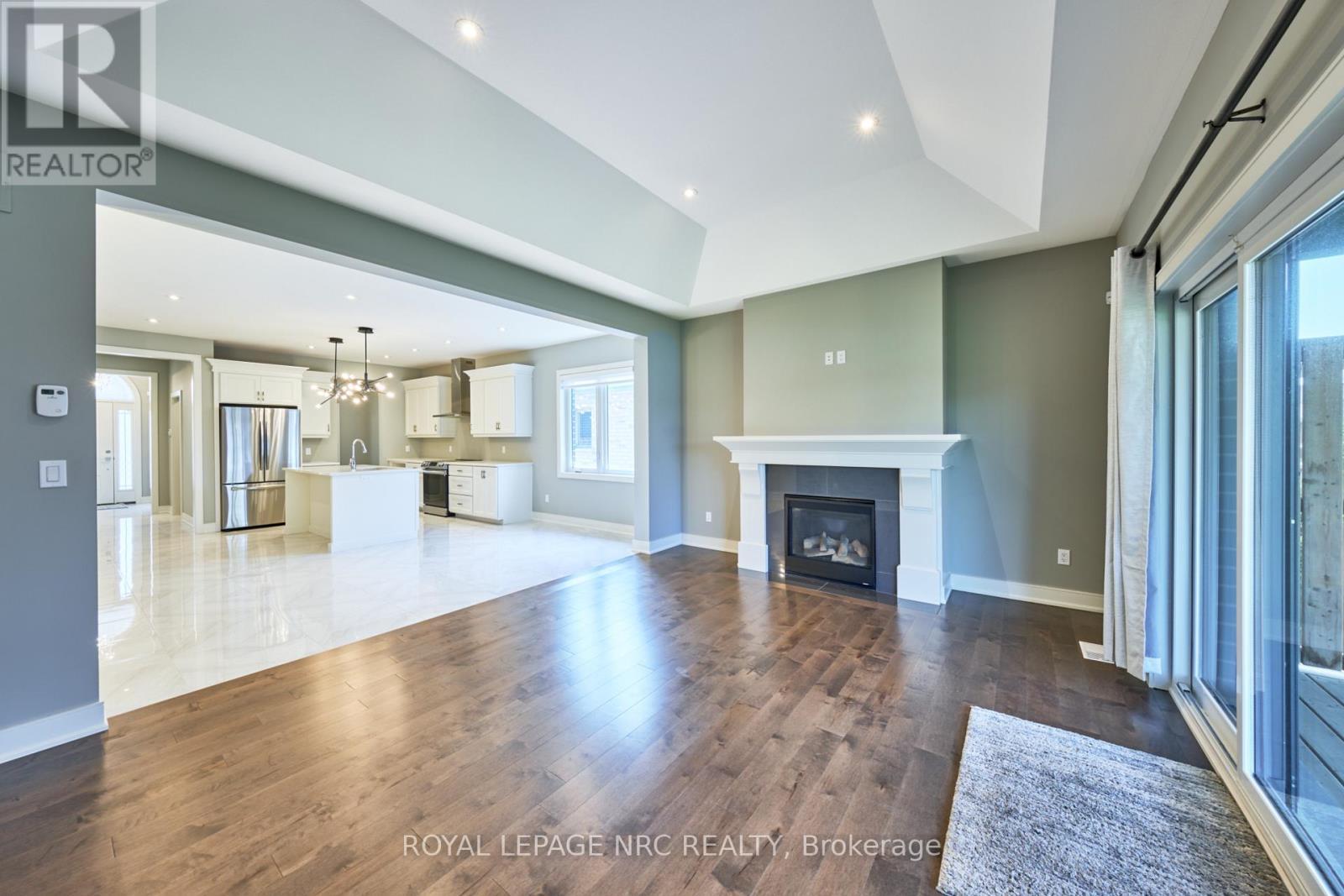 












53 CARRICK TRAIL

,
Welland (Hwy 406/Welland),




Ontario
L3B0E7

