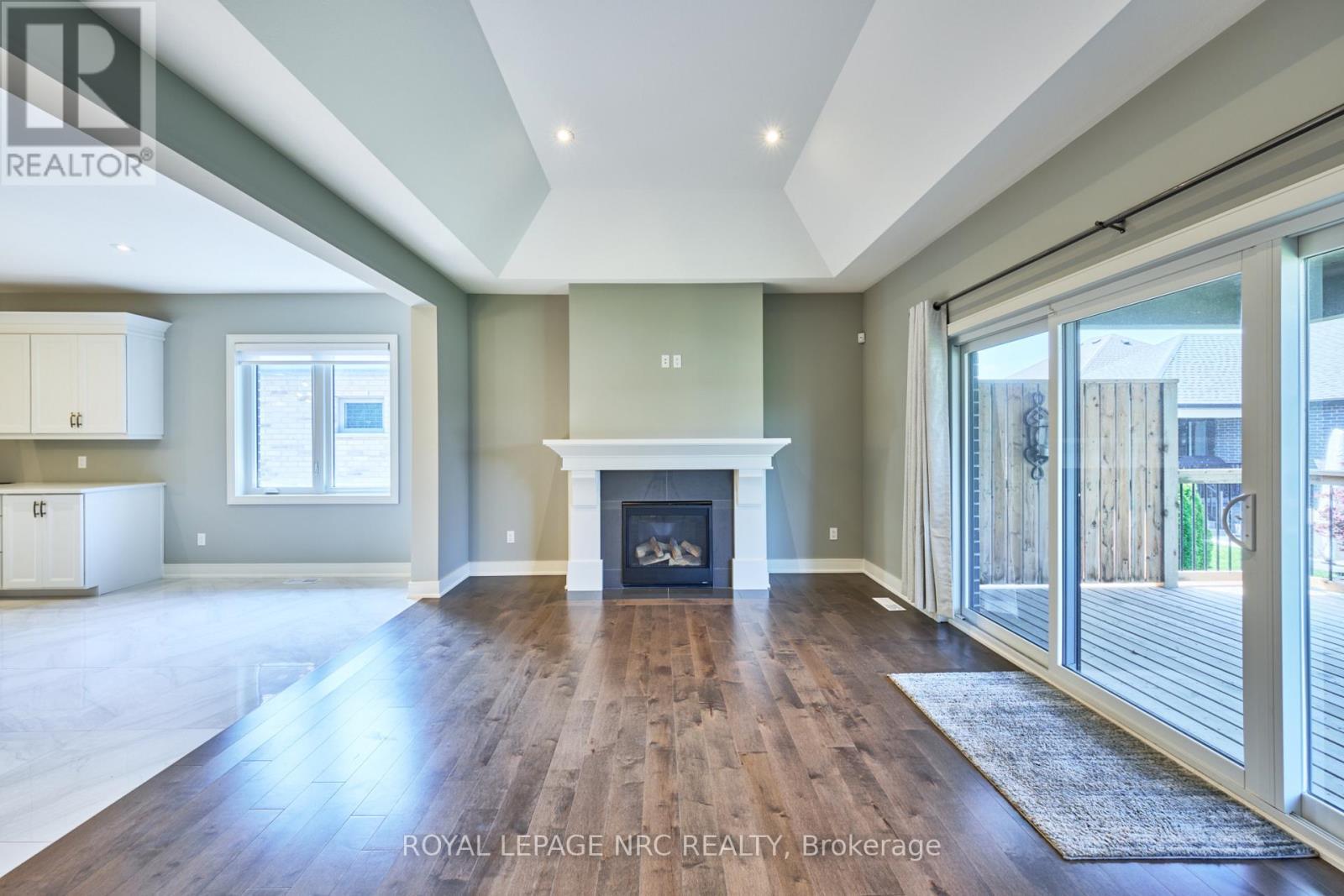 












53 CARRICK TRAIL

,
Welland (Hwy 406/Welland),




Ontario
L3B0E7

