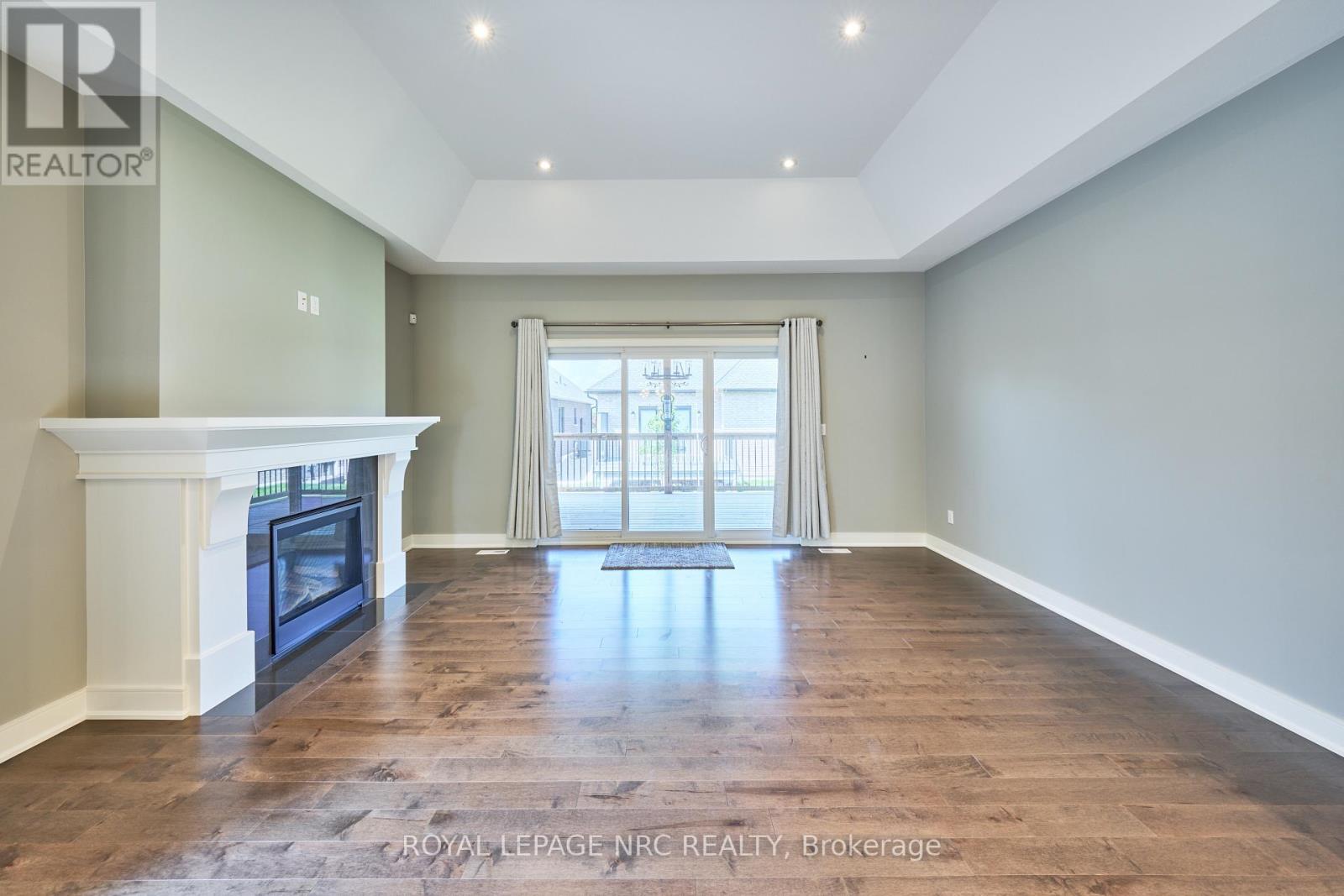












53 CARRICK TRAIL

,
Welland (Hwy 406/Welland),




Ontario
L3B0E7

