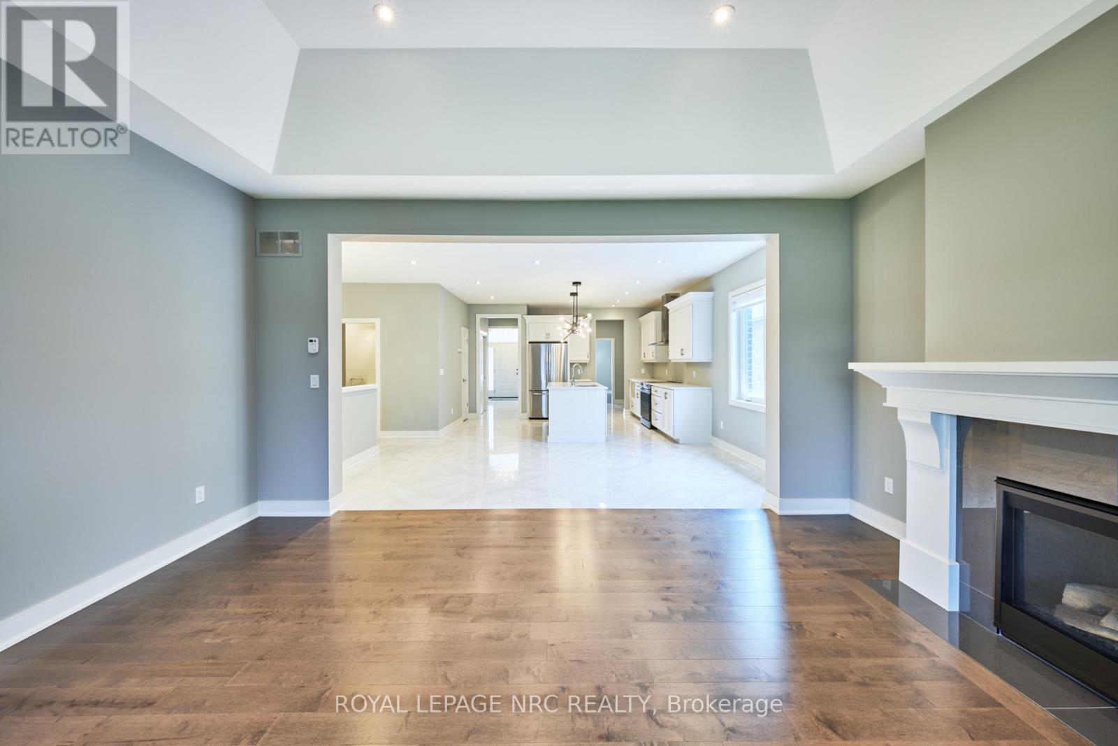 












53 CARRICK TRAIL

,
Welland (Hwy 406/Welland),




Ontario
L3B0E7

