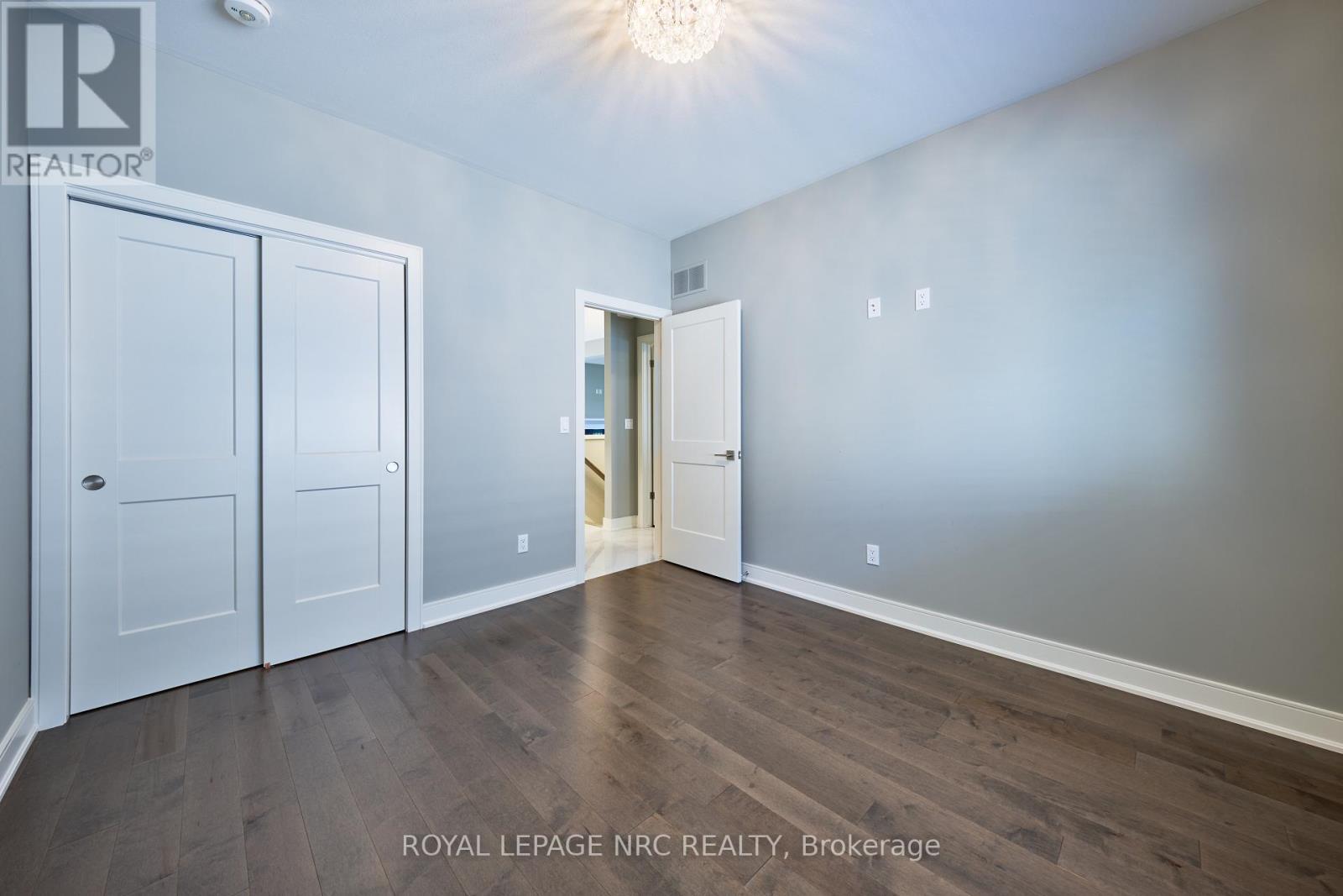












53 CARRICK TRAIL

,
Welland (Hwy 406/Welland),




Ontario
L3B0E7

