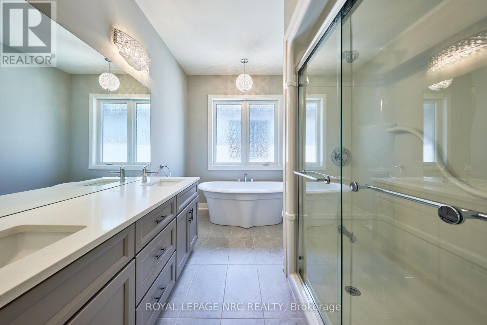 












53 CARRICK TRAIL

,
Welland (Hwy 406/Welland),




Ontario
L3B0E7

