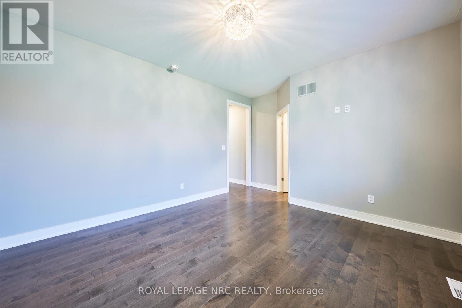 












53 CARRICK TRAIL

,
Welland (Hwy 406/Welland),




Ontario
L3B0E7

