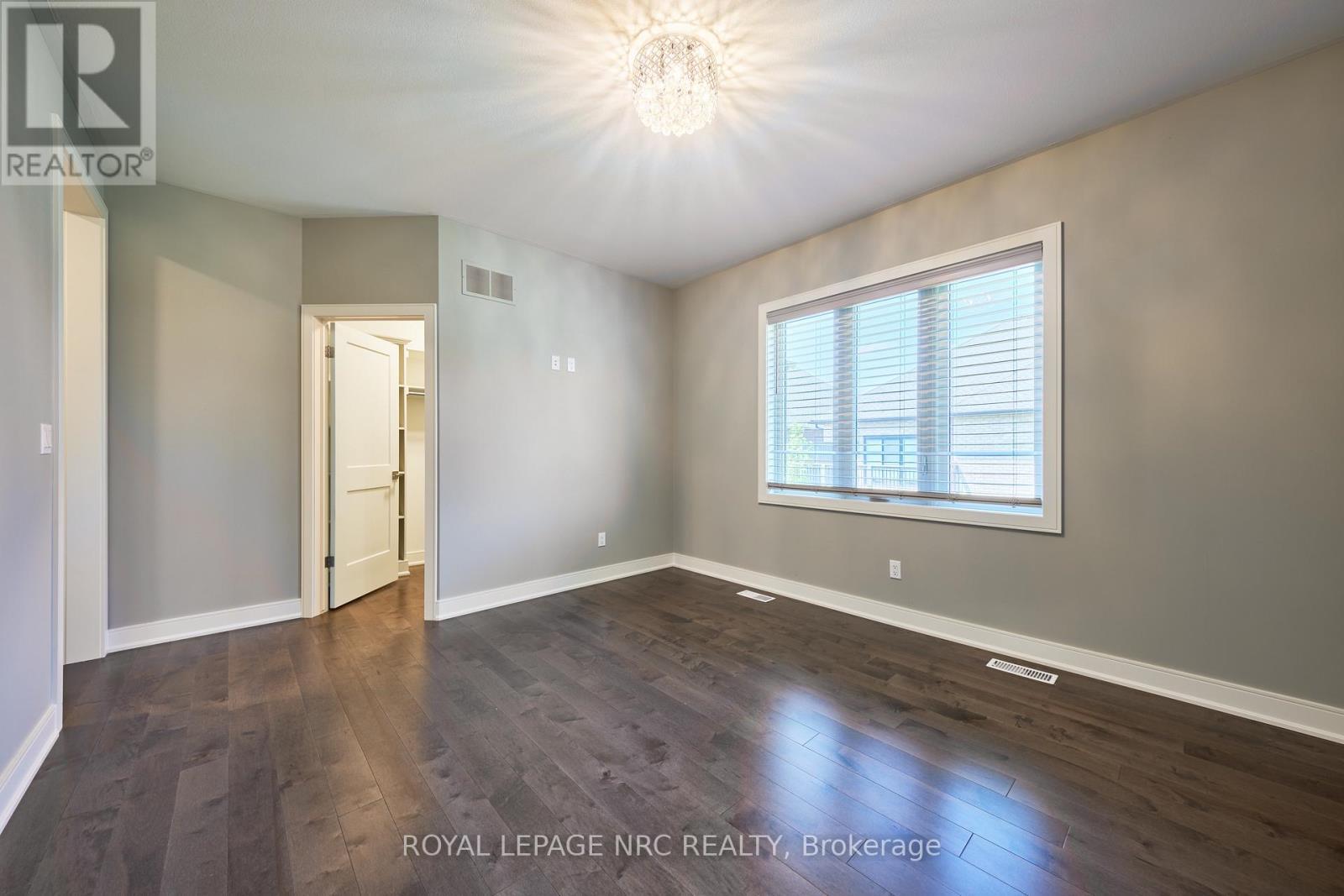 












53 CARRICK TRAIL

,
Welland (Hwy 406/Welland),




Ontario
L3B0E7

