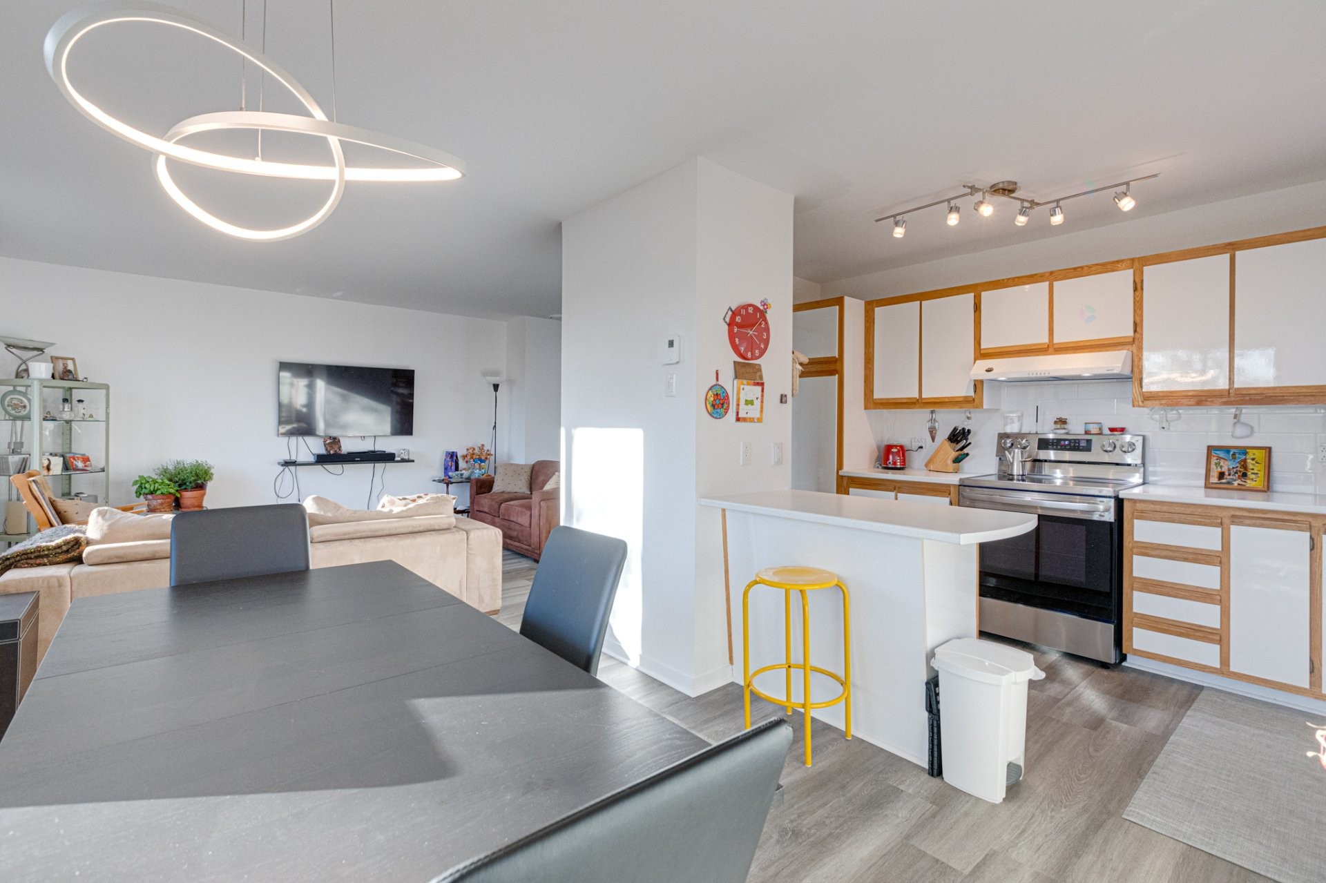 









1071


Av. Berthe-Louard

, 302,
Montréal (Ahuntsic-Cartierville),




QC
H2M2J6

