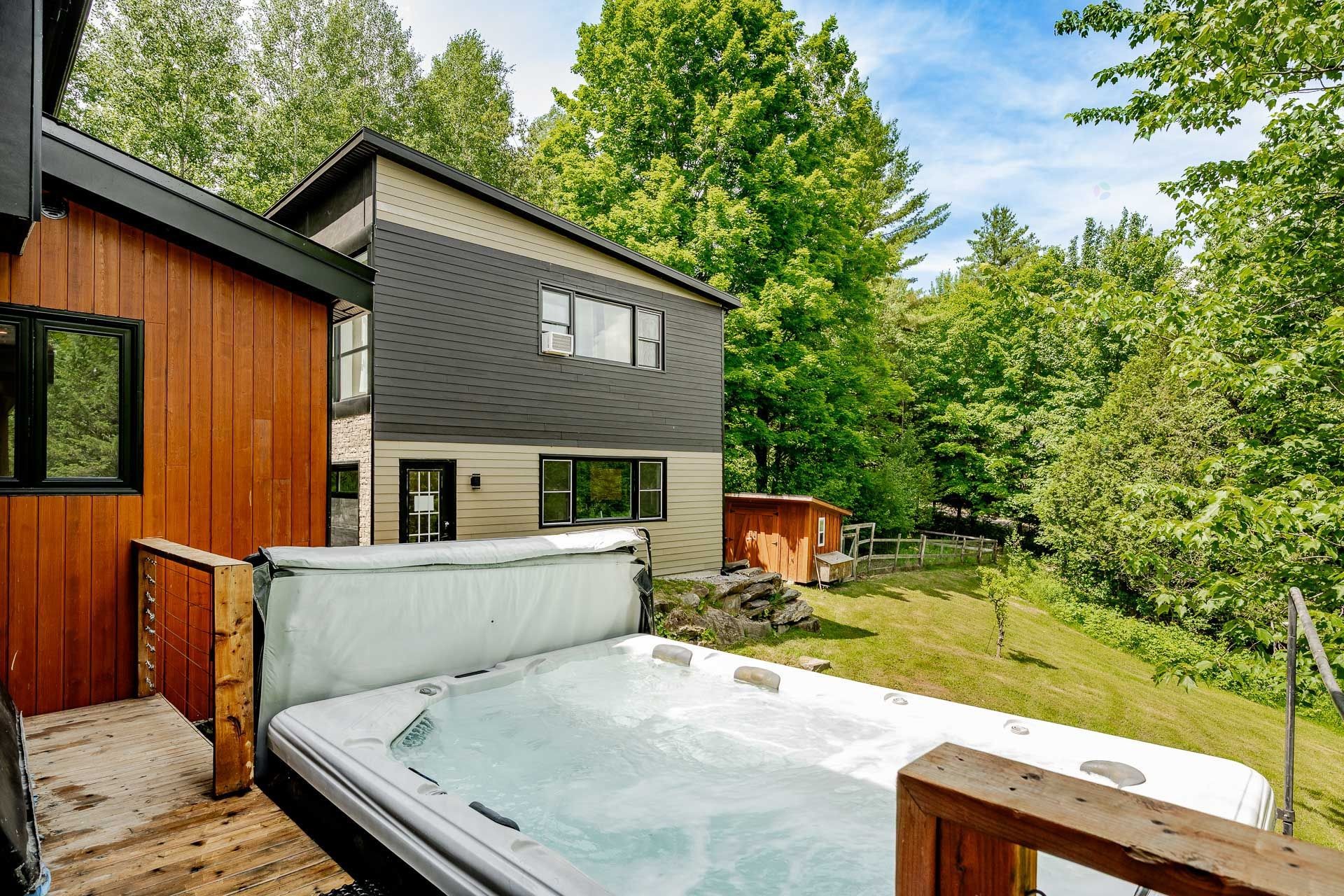 









1460


Ch. Riverview

,
Sherbrooke (Lennoxville),




QC
J1M0B2

