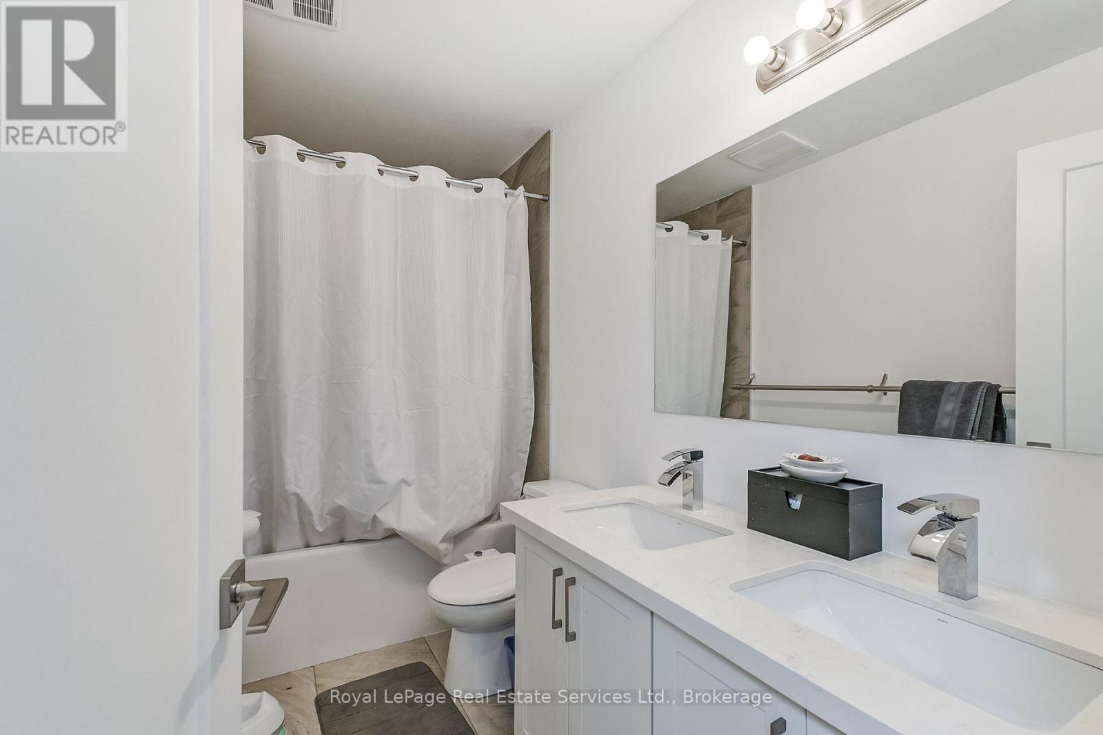












176 LEYTON AVENUE

,
Toronto (Oakridge),




Ontario
M1L3V6

