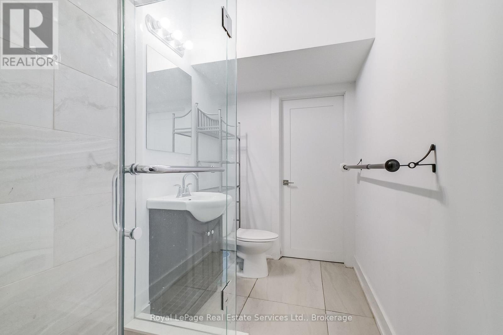 












176 LEYTON AVENUE

,
Toronto (Oakridge),




Ontario
M1L3V6

