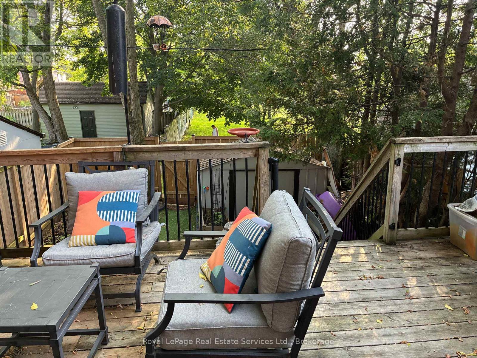 












176 LEYTON AVENUE

,
Toronto (Oakridge),




Ontario
M1L3V6

