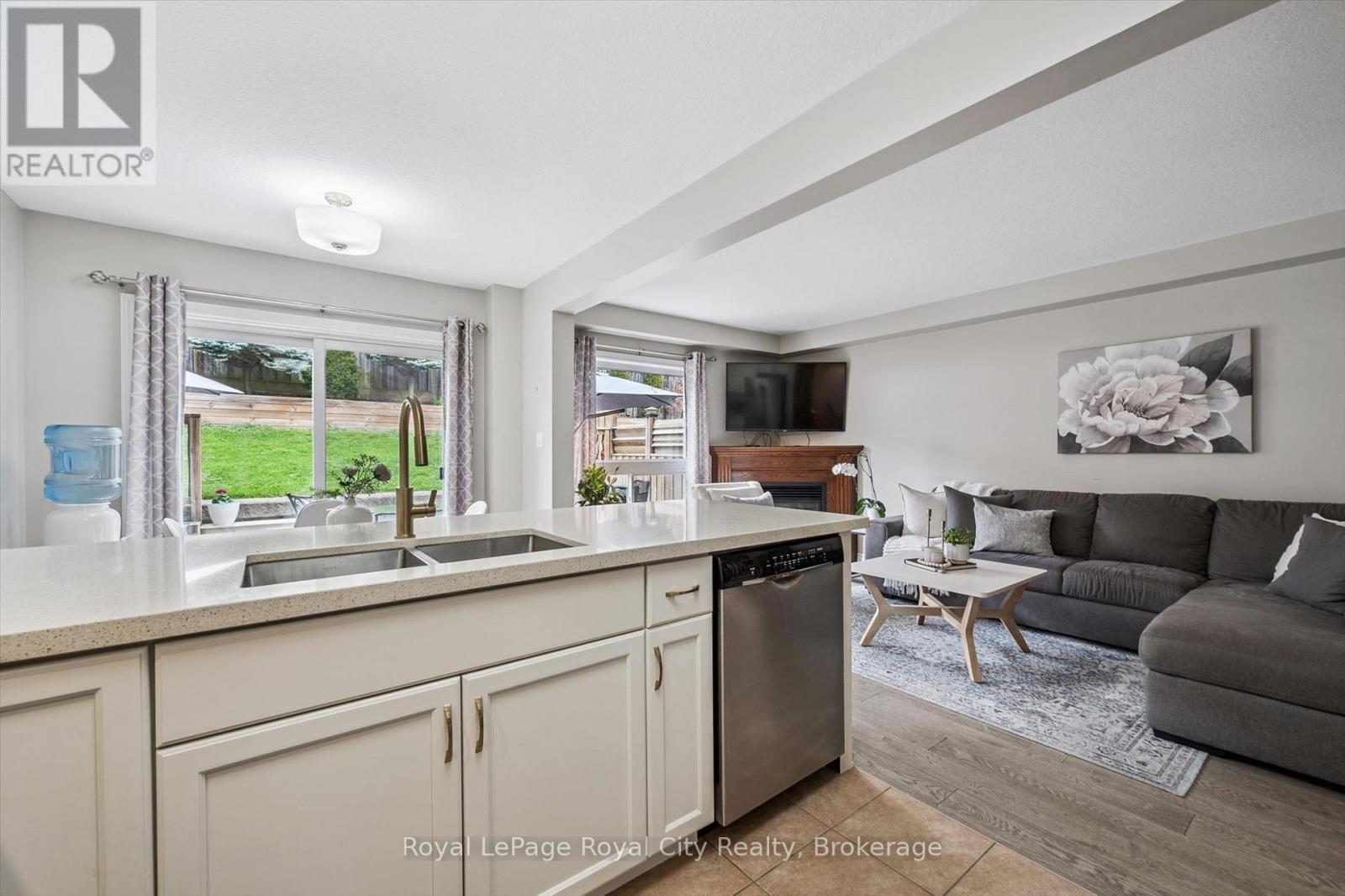 












144 KEMP CRESCENT

,
Guelph (Grange Road),




Ontario
N1E0K1

