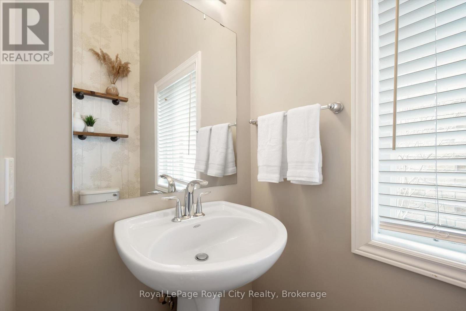 












144 KEMP CRESCENT

,
Guelph (Grange Road),




Ontario
N1E0K1

