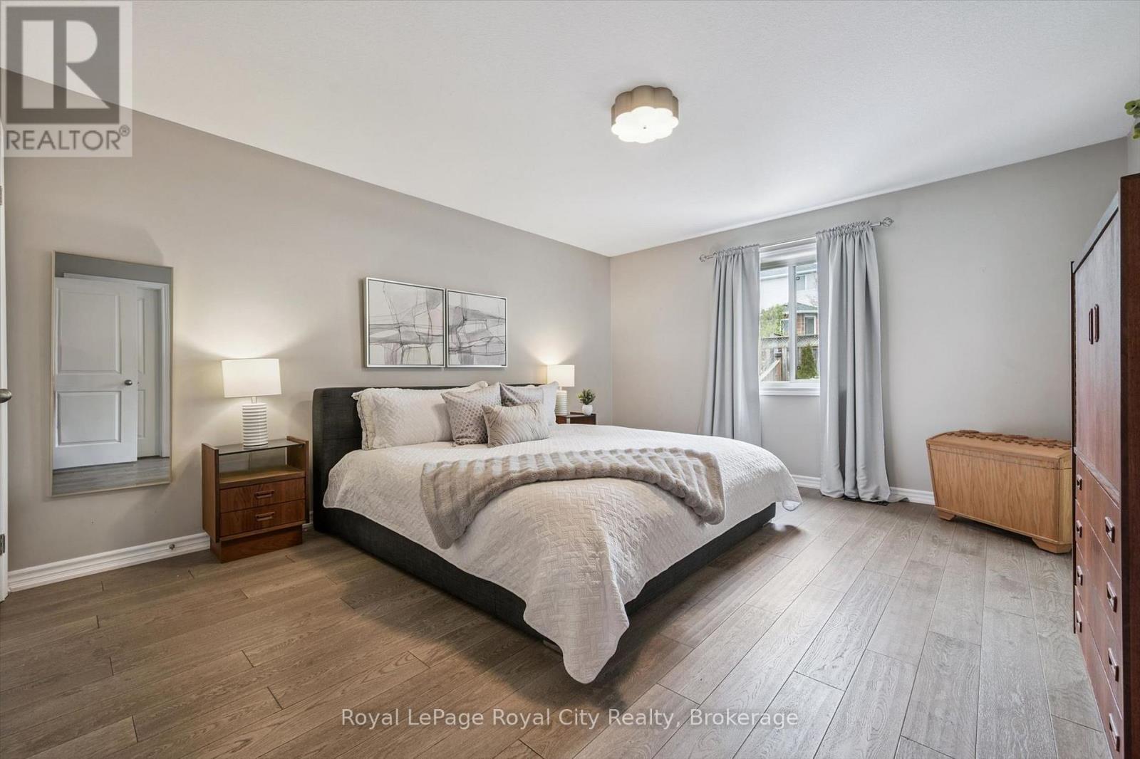 












144 KEMP CRESCENT

,
Guelph (Grange Road),




Ontario
N1E0K1

