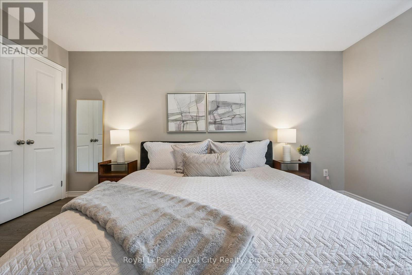 












144 KEMP CRESCENT

,
Guelph (Grange Road),




Ontario
N1E0K1

