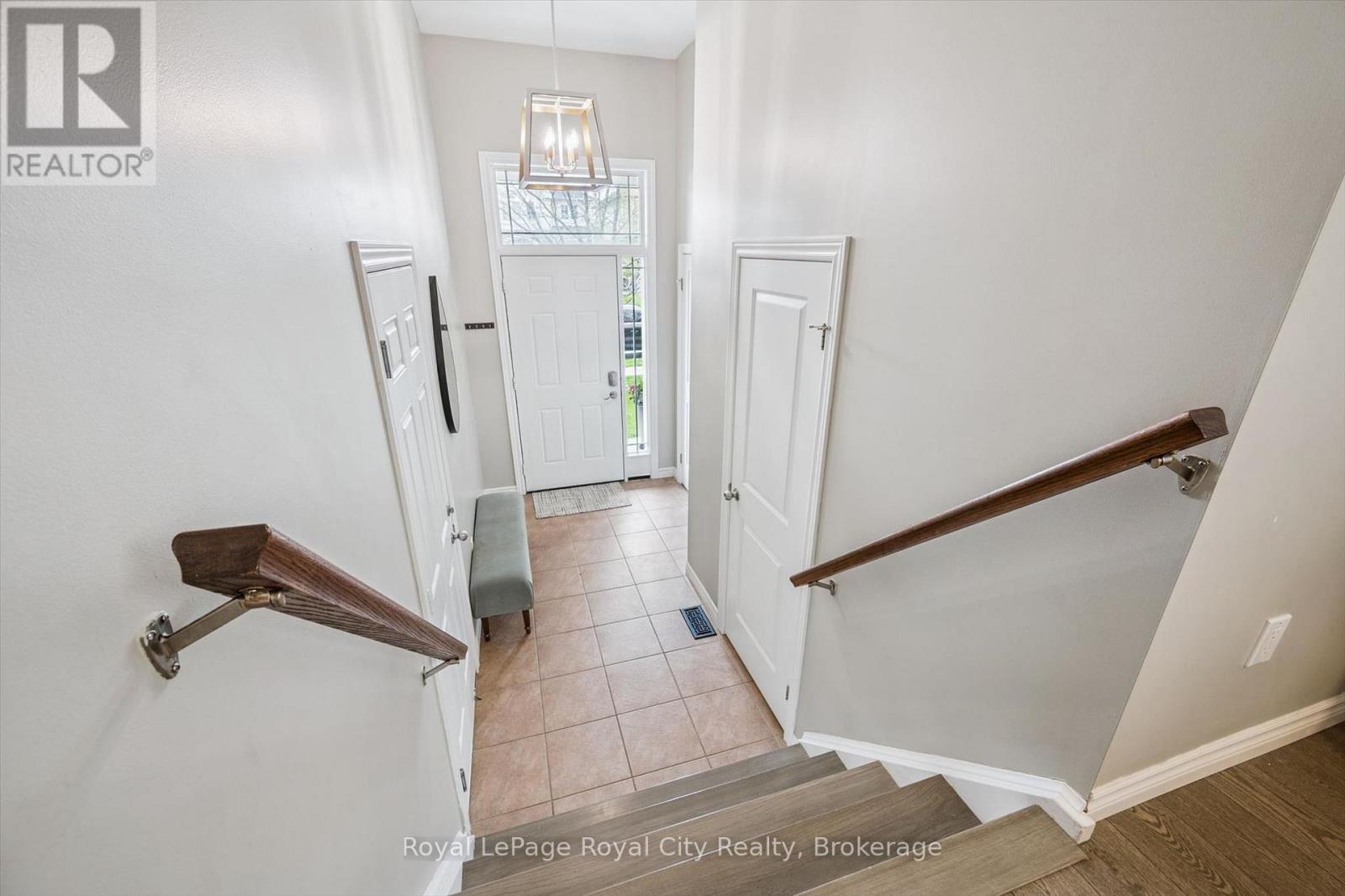 












144 KEMP CRESCENT

,
Guelph (Grange Road),




Ontario
N1E0K1

