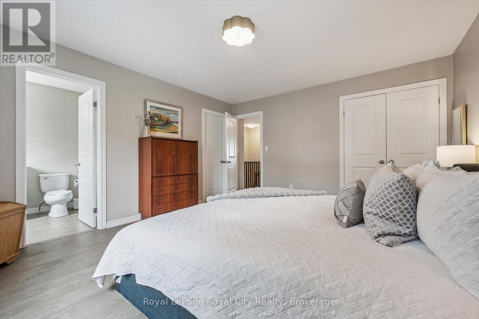 












144 KEMP CRESCENT

,
Guelph (Grange Road),




Ontario
N1E0K1

