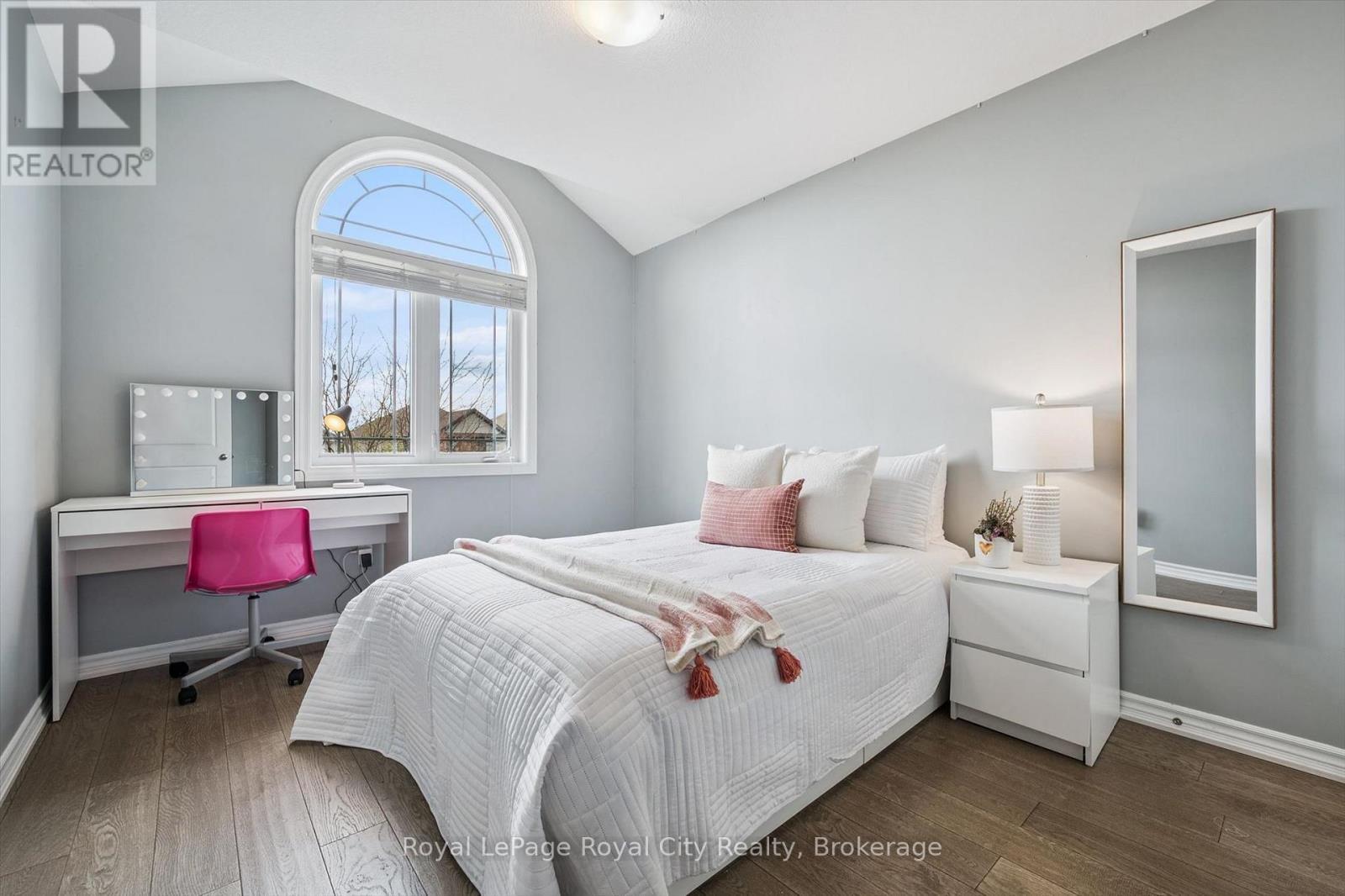 












144 KEMP CRESCENT

,
Guelph (Grange Road),




Ontario
N1E0K1

