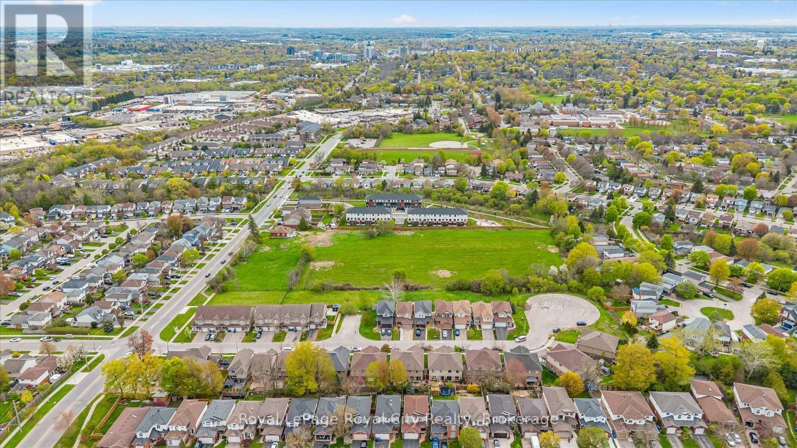 












144 KEMP CRESCENT

,
Guelph (Grange Road),




Ontario
N1E0K1

