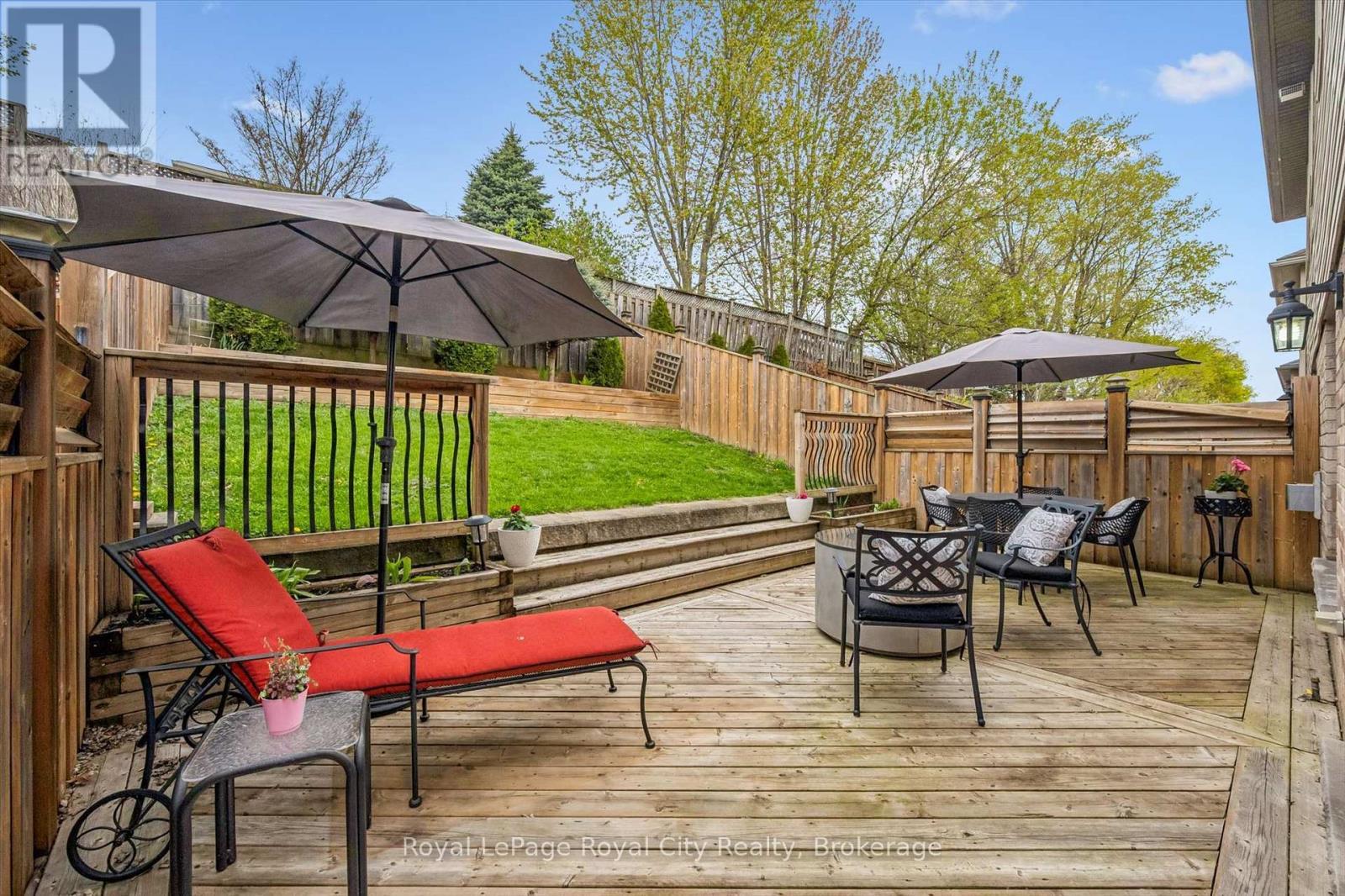 












144 KEMP CRESCENT

,
Guelph (Grange Road),




Ontario
N1E0K1


