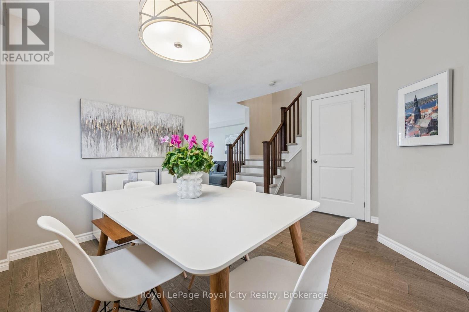 












144 KEMP CRESCENT

,
Guelph (Grange Road),




Ontario
N1E0K1

