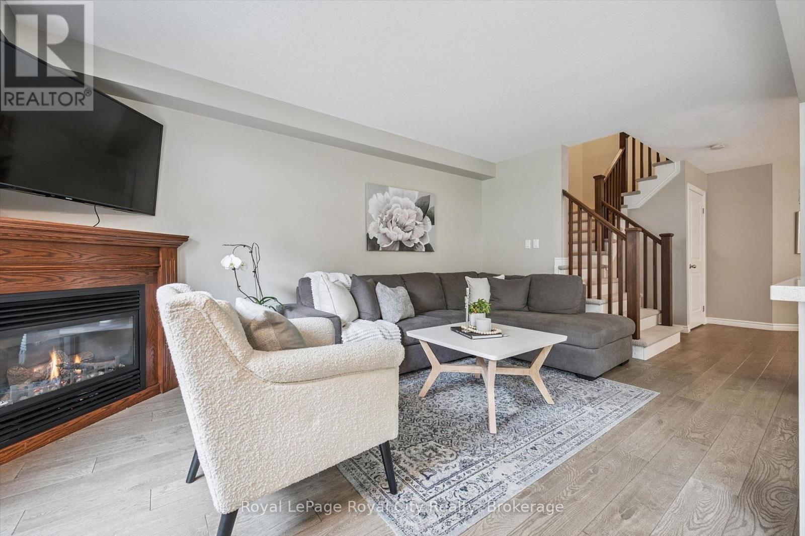 












144 KEMP CRESCENT

,
Guelph (Grange Road),




Ontario
N1E0K1

