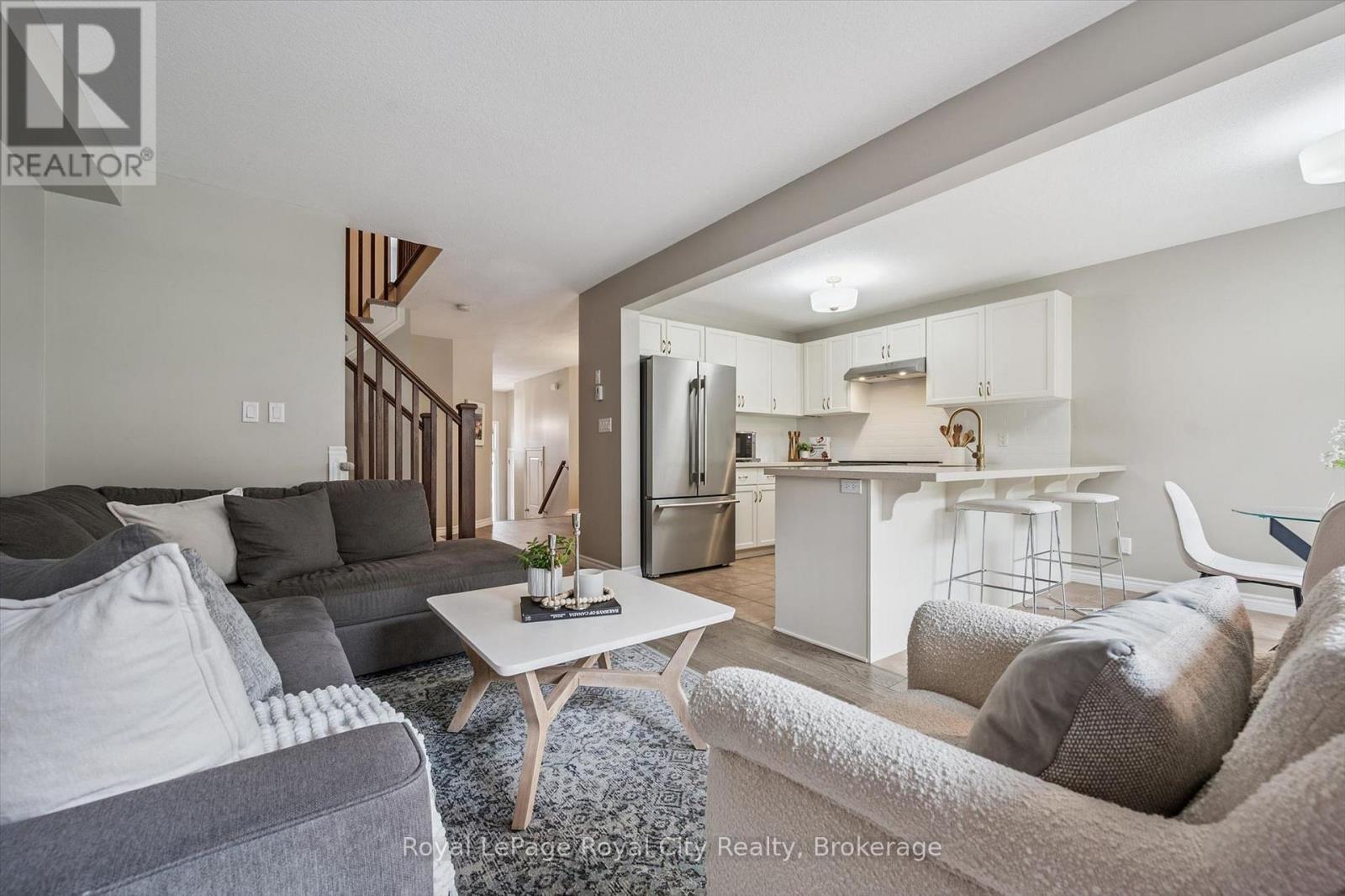 












144 KEMP CRESCENT

,
Guelph (Grange Road),




Ontario
N1E0K1

