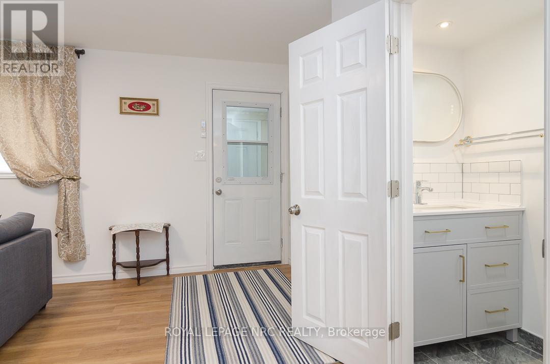 












84 IDYLEWYLDE PLACE

,
Fort Erie (Central),




Ontario
L2A2L1

