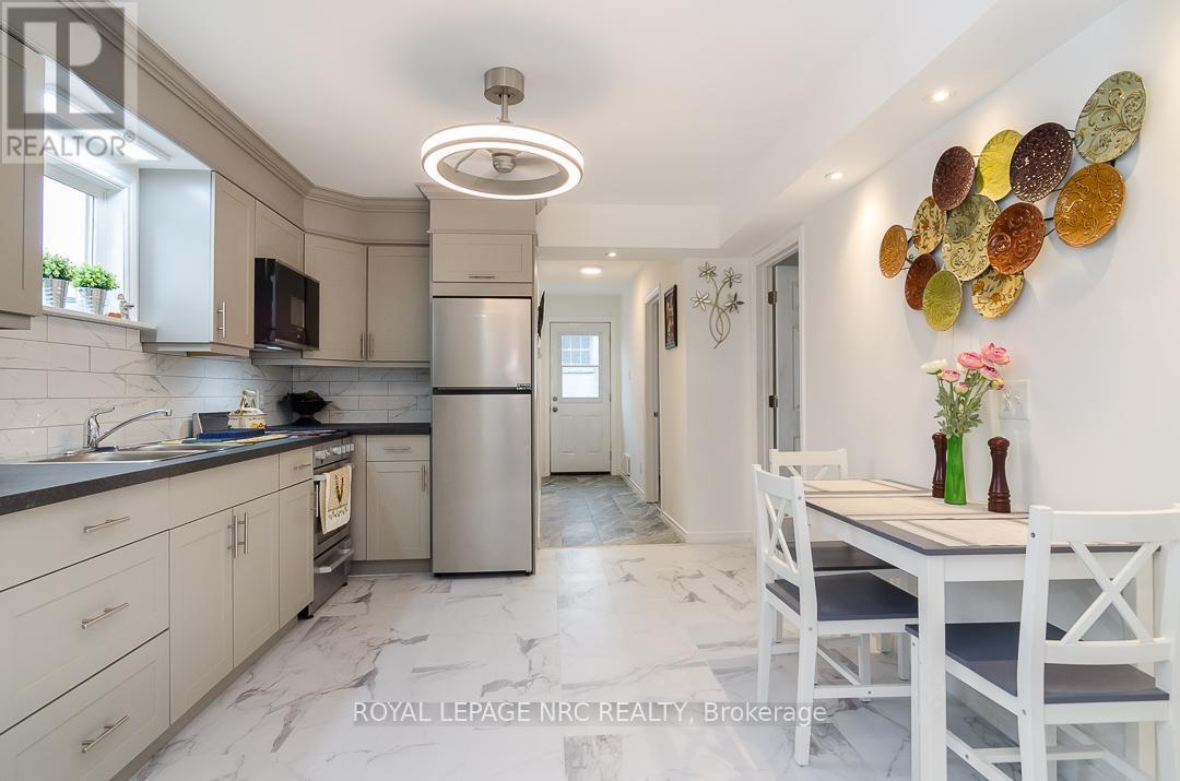 












84 IDYLEWYLDE PLACE

,
Fort Erie (Central),




Ontario
L2A2L1

