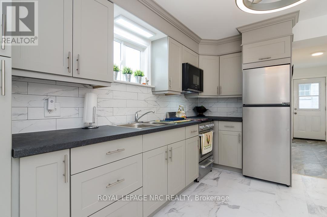 












84 IDYLEWYLDE PLACE

,
Fort Erie (Central),




Ontario
L2A2L1

