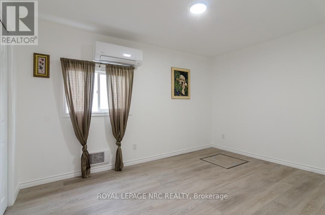 












84 IDYLEWYLDE PLACE

,
Fort Erie (Central),




Ontario
L2A2L1

