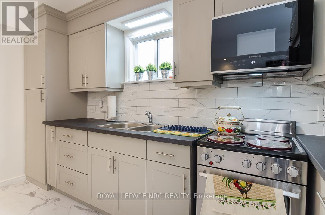 












84 IDYLEWYLDE PLACE

,
Fort Erie (Central),




Ontario
L2A2L1

