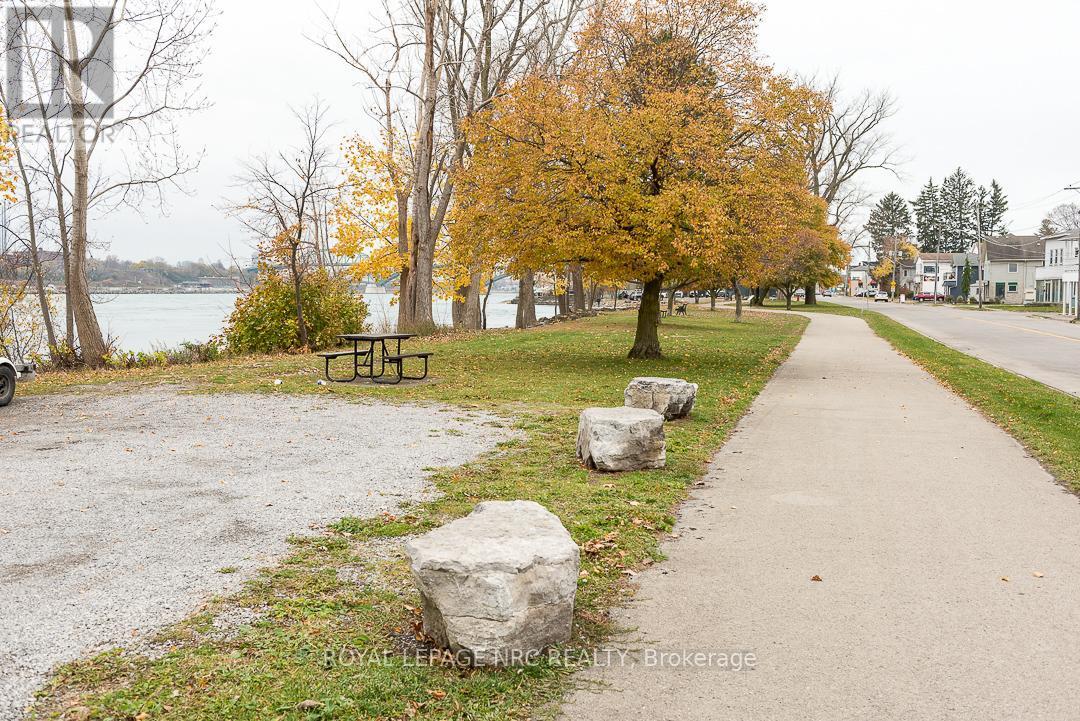 












84 IDYLEWYLDE PLACE

,
Fort Erie (Central),




Ontario
L2A2L1

