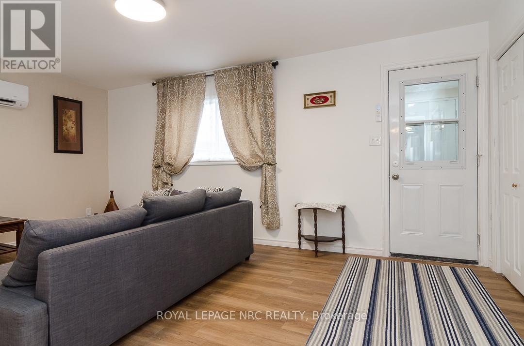 












84 IDYLEWYLDE PLACE

,
Fort Erie (Central),




Ontario
L2A2L1


