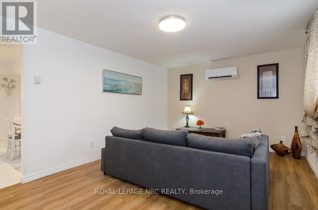 












84 IDYLEWYLDE PLACE

,
Fort Erie (Central),




Ontario
L2A2L1

