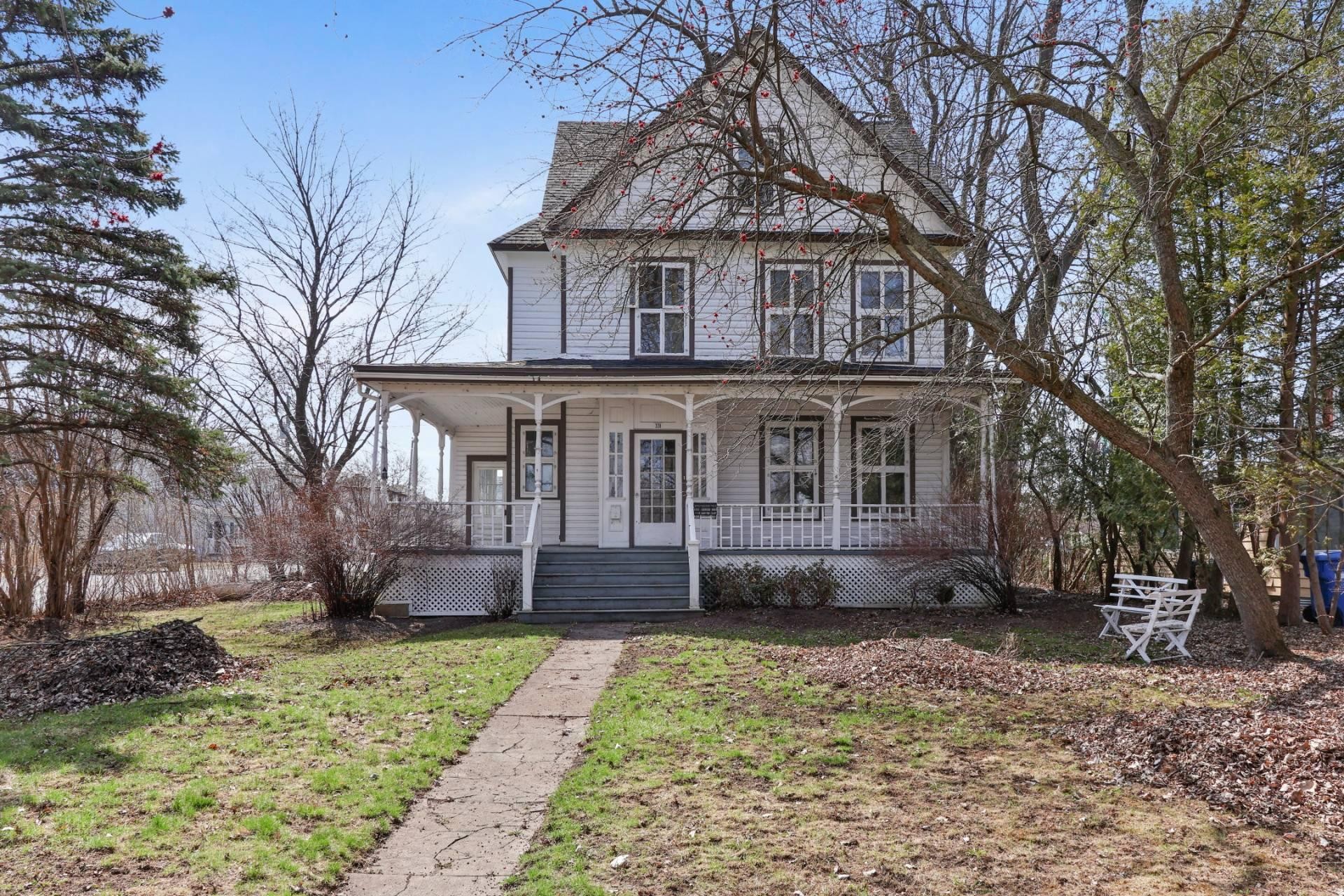 









331


Boul. D'Youville

,
Châteauguay,




QC
J6J4S4

