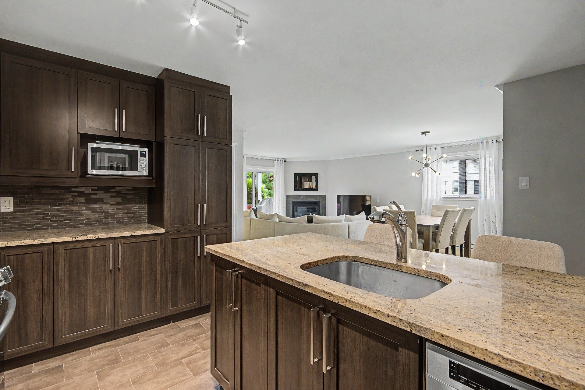 









185


Rue du Sanctuaire

, 1,
Sainte-Julie,




QC
J3E0B1


