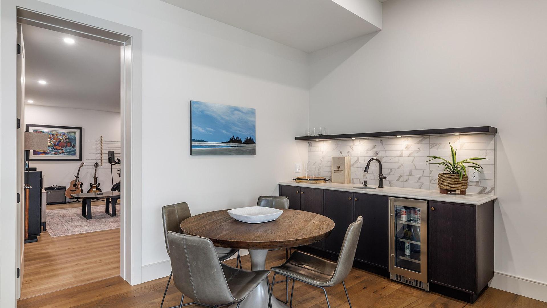 









3448


Arrowroot

Drive,
Kelowna,




BC
V1V 3G2

