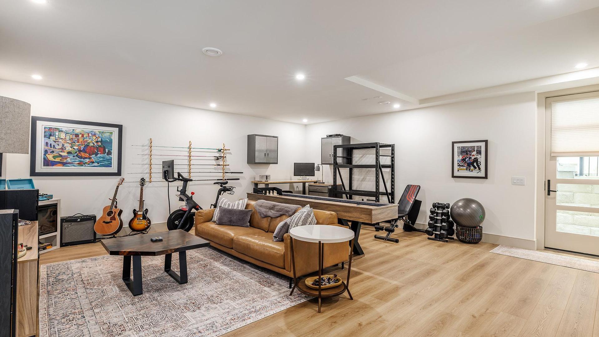 









3448


Arrowroot

Drive,
Kelowna,




BC
V1V 3G2

