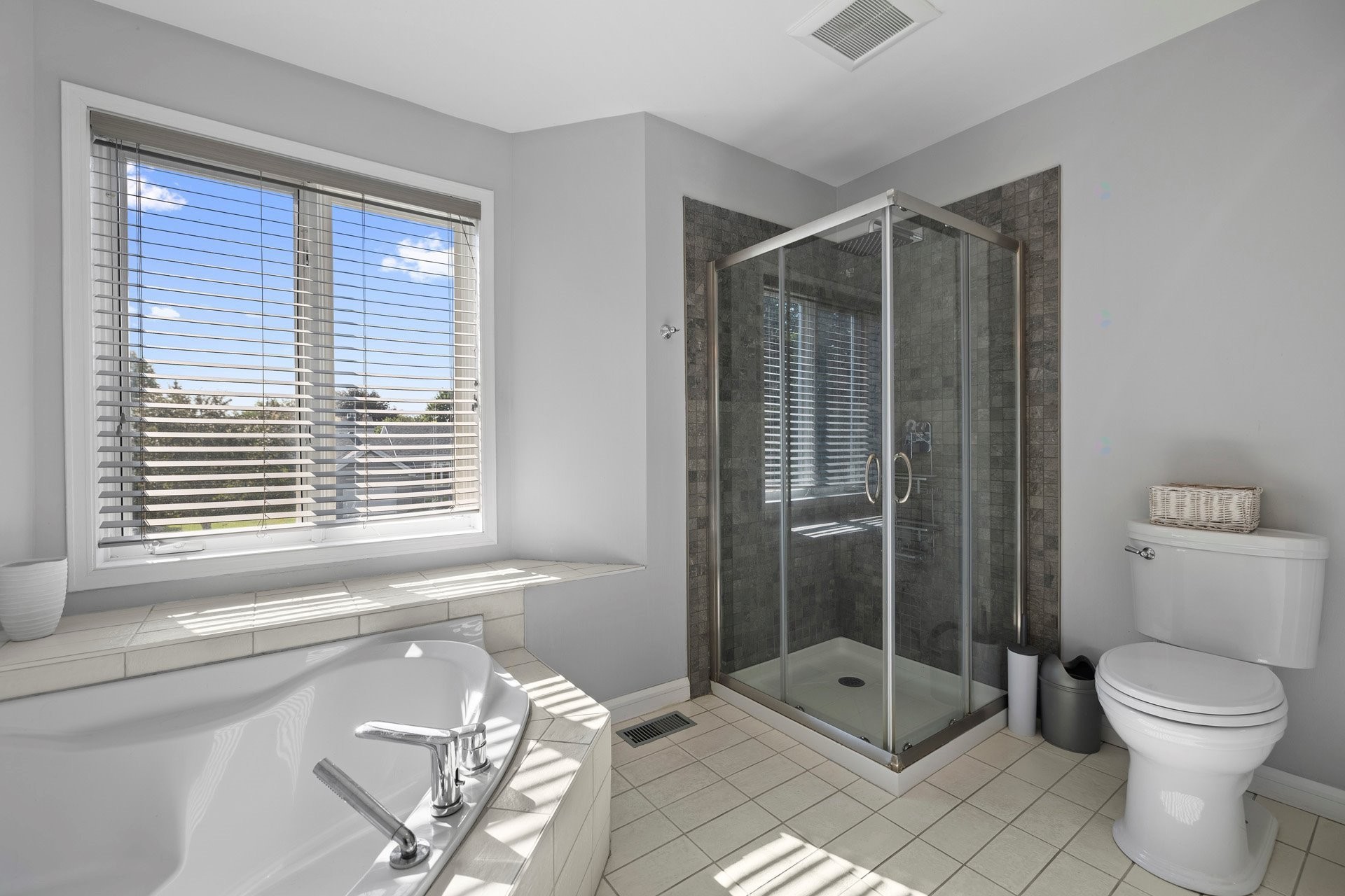 









28


Rue Pasteur

,
Notre-Dame-de-l'Île-Perrot,




QC
J7W1Z2

