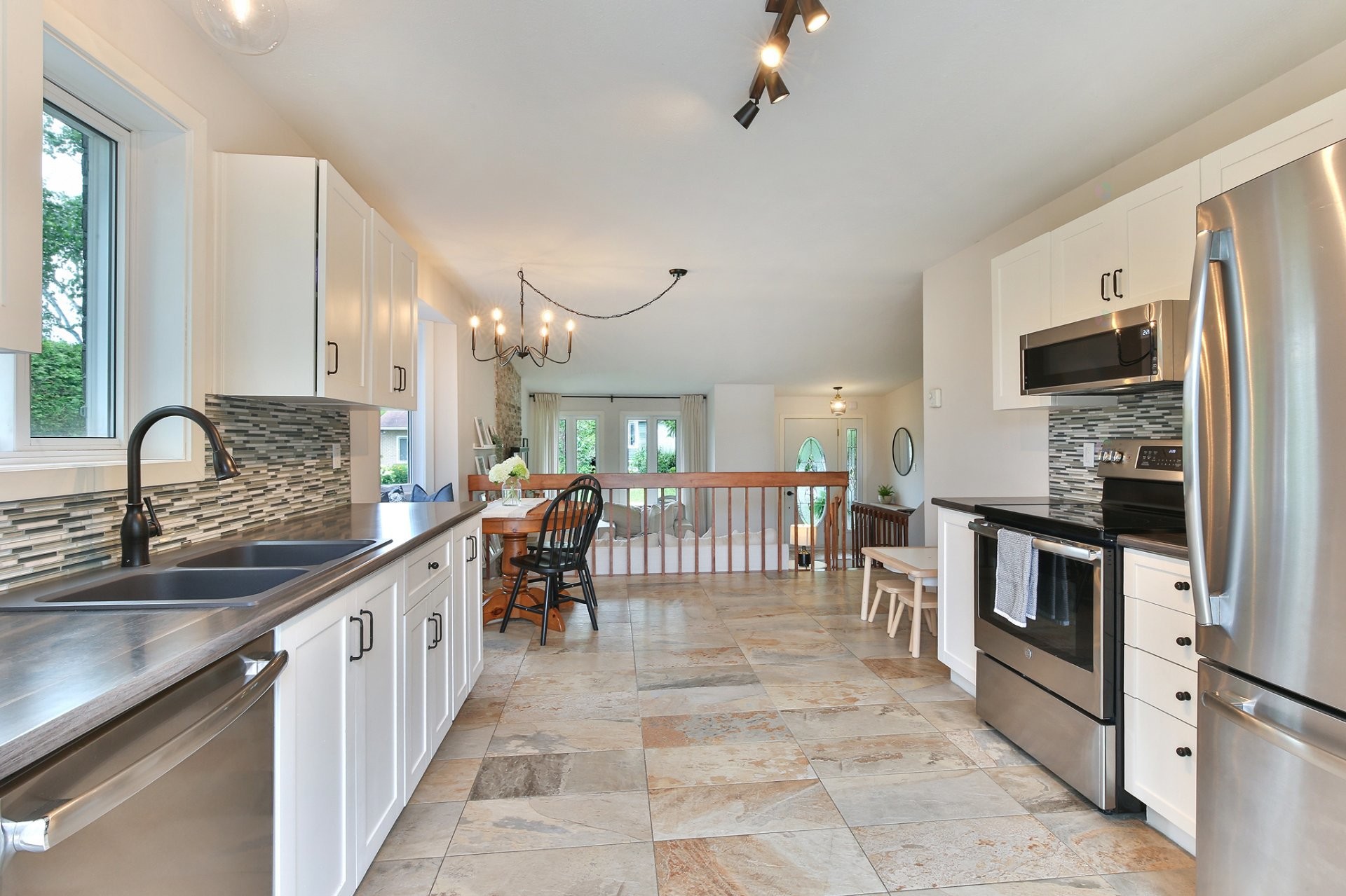









185


Rue Marquis

,
Saint-Jean-sur-Richelieu,




QC
J2W1M1

