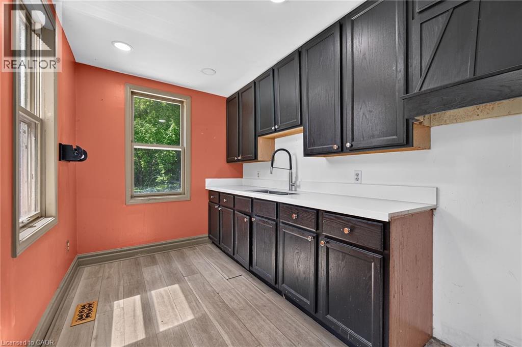 












44 SIMS LOCK Road

,
Caledonia,




Ontario
N3W1V8


